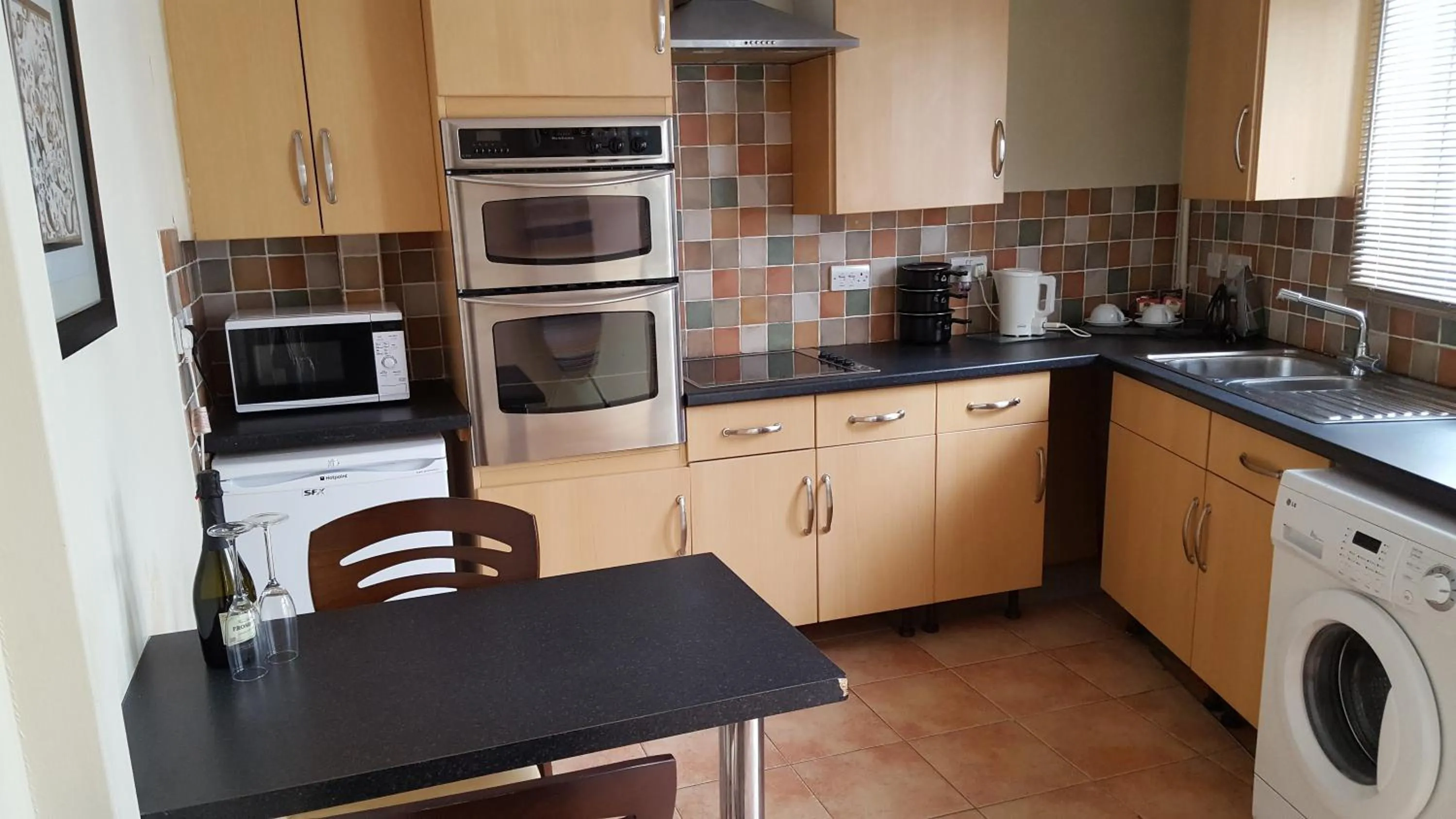 Kitchen or kitchenette in Castle Limes Hotel