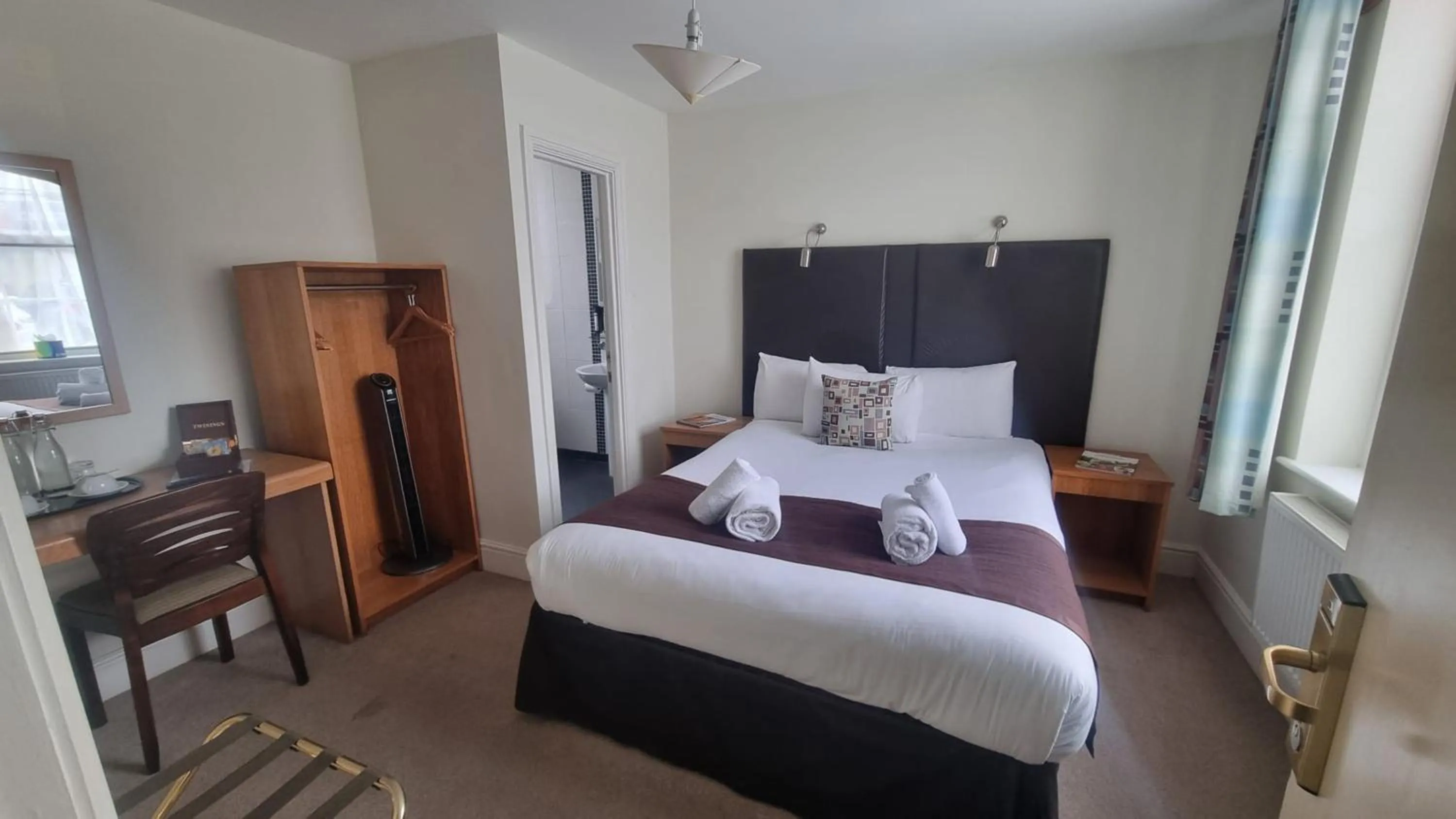 Photo of the whole room, Bed in Castle Limes Hotel