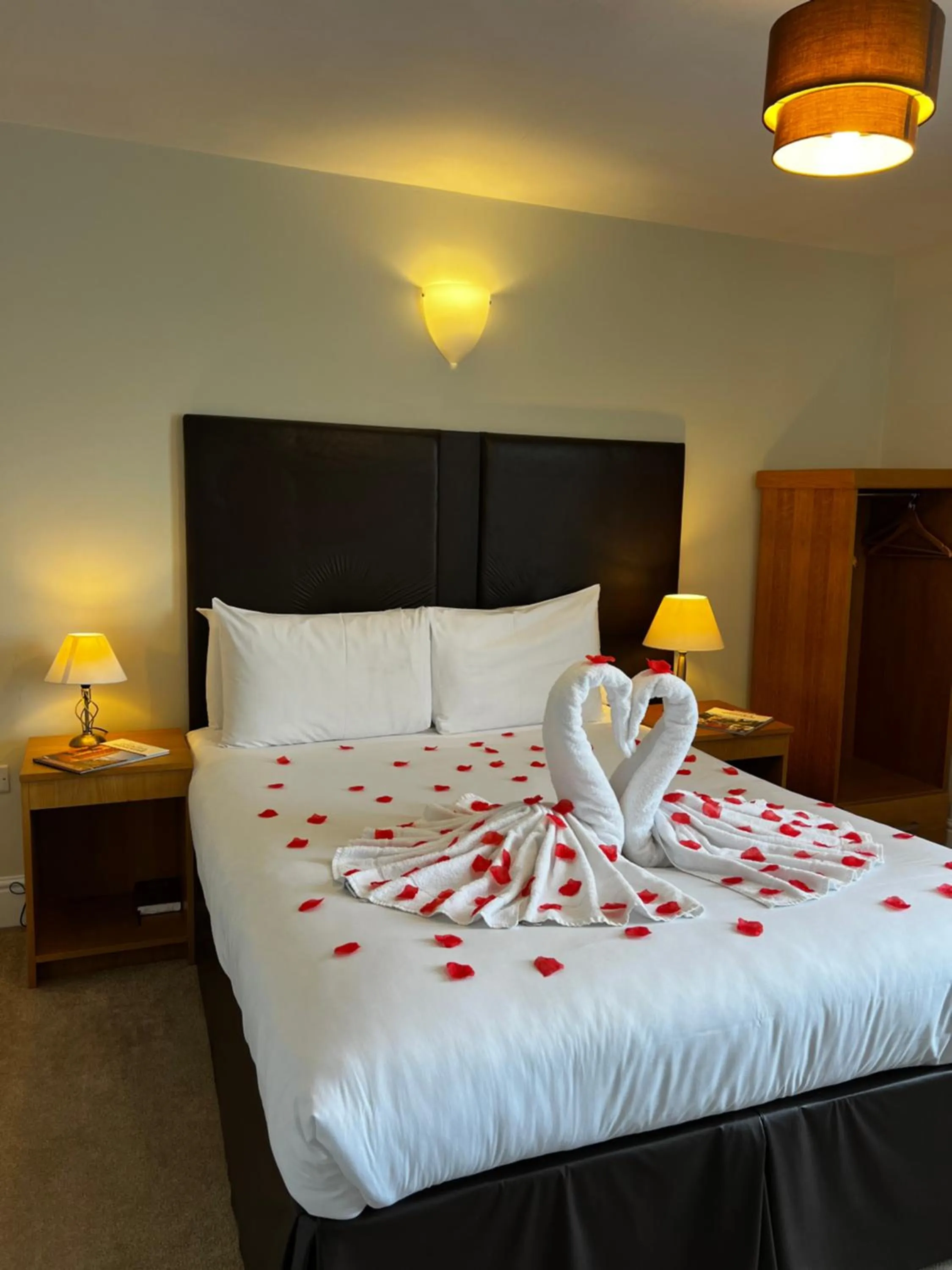 Photo of the whole room, Bed in Castle Limes Hotel