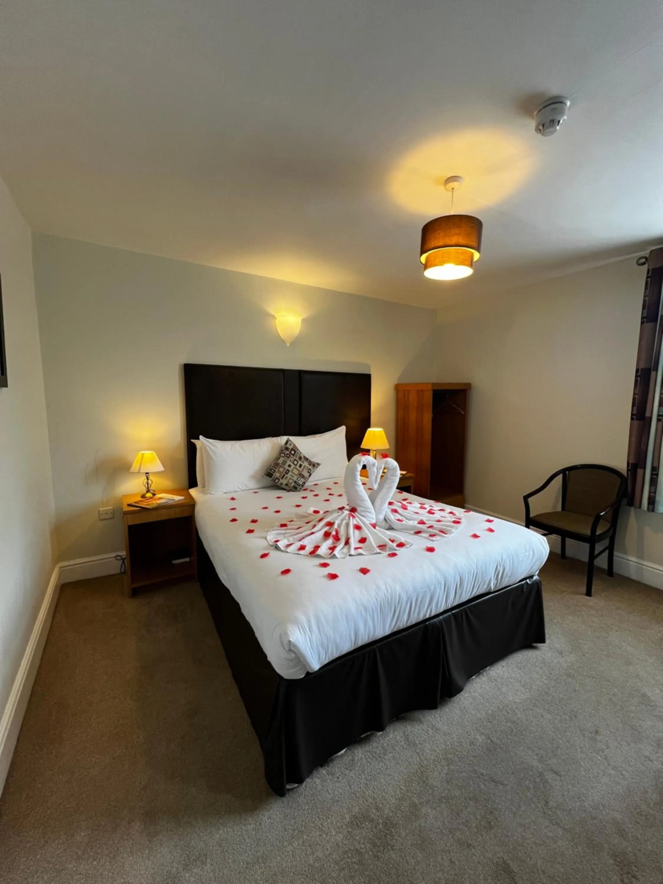 Photo of the whole room, Bed in Castle Limes Hotel