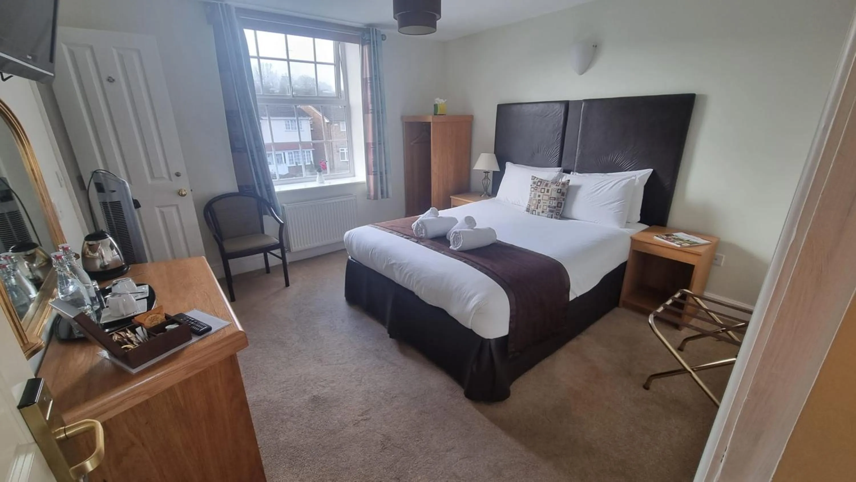 Bed in Castle Limes Hotel