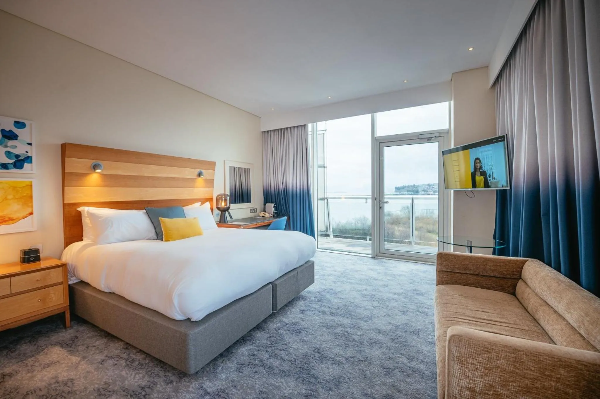 Photo of the whole room, Bed in voco St. David's Cardiff by IHG