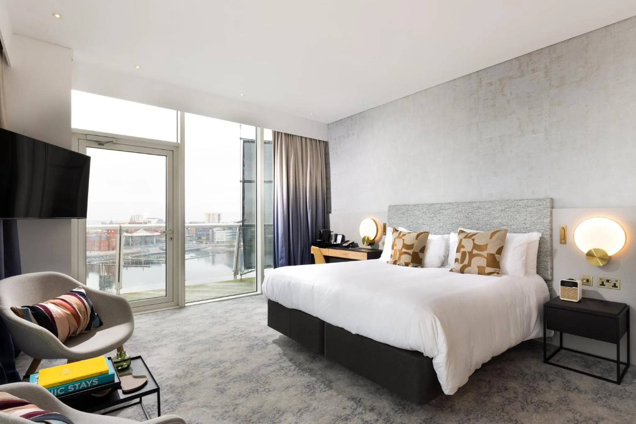 Photo of the whole room, Bed in voco St. David's Cardiff by IHG