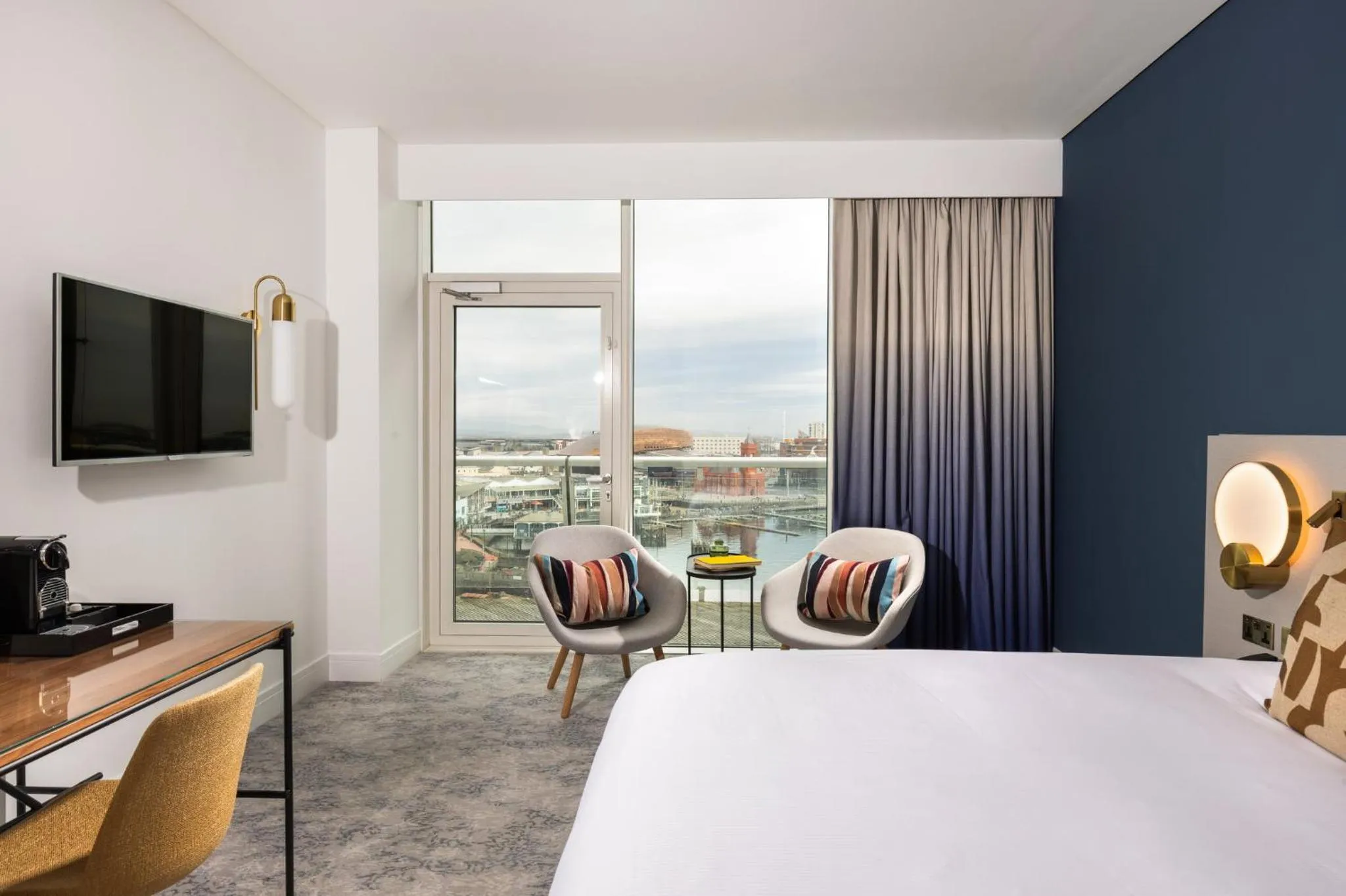 Photo of the whole room, Bed in voco St. David's Cardiff by IHG