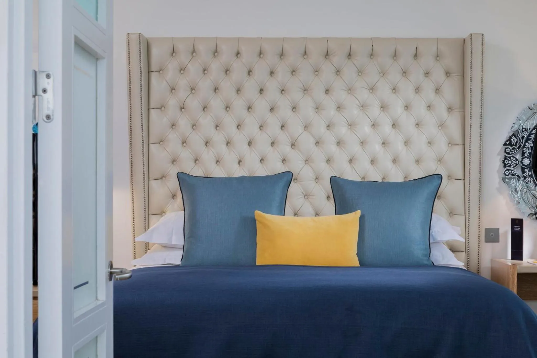 Photo of the whole room, Bed in voco St. David's Cardiff by IHG