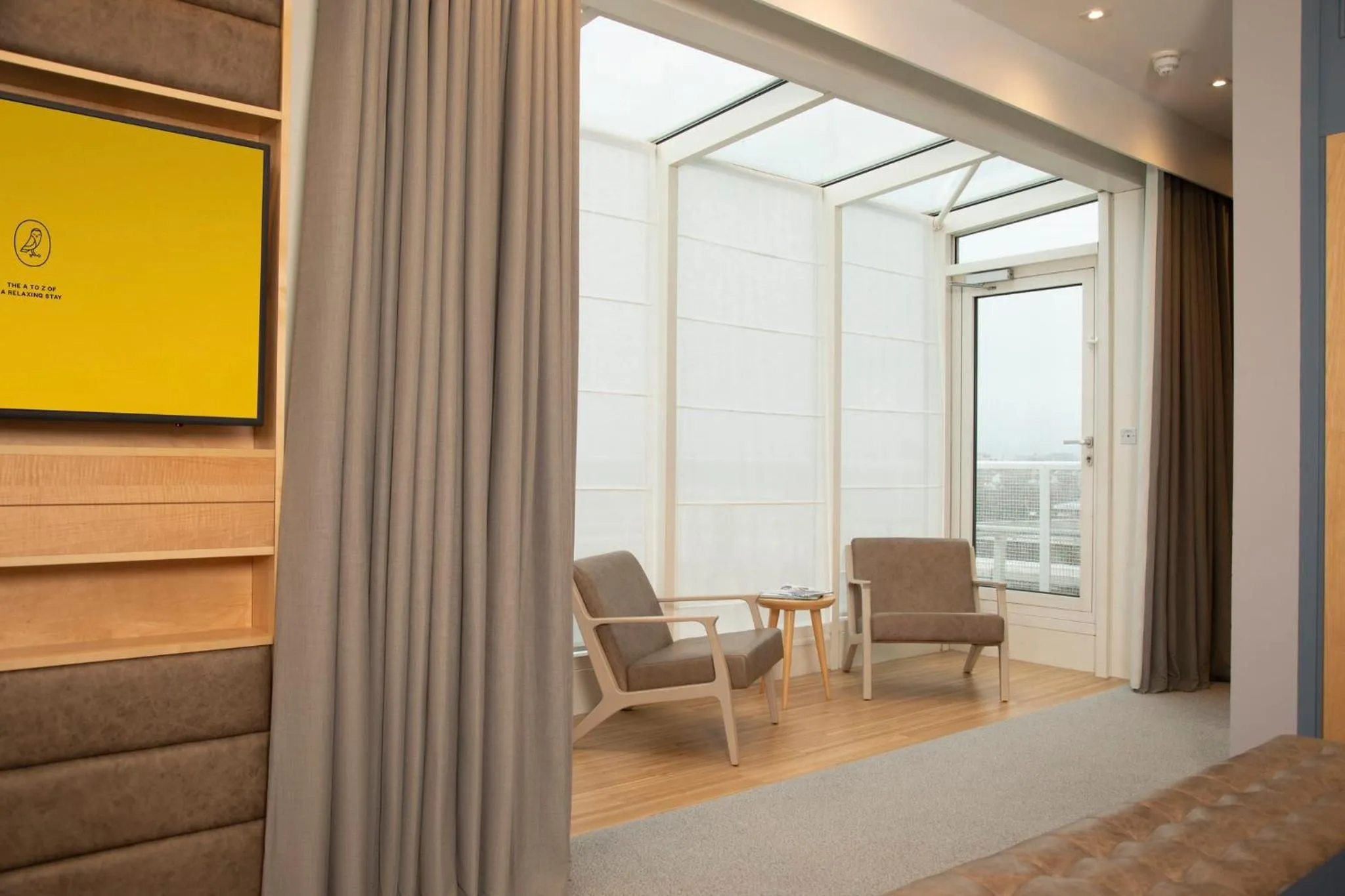 Photo of the whole room in voco St. David's Cardiff by IHG