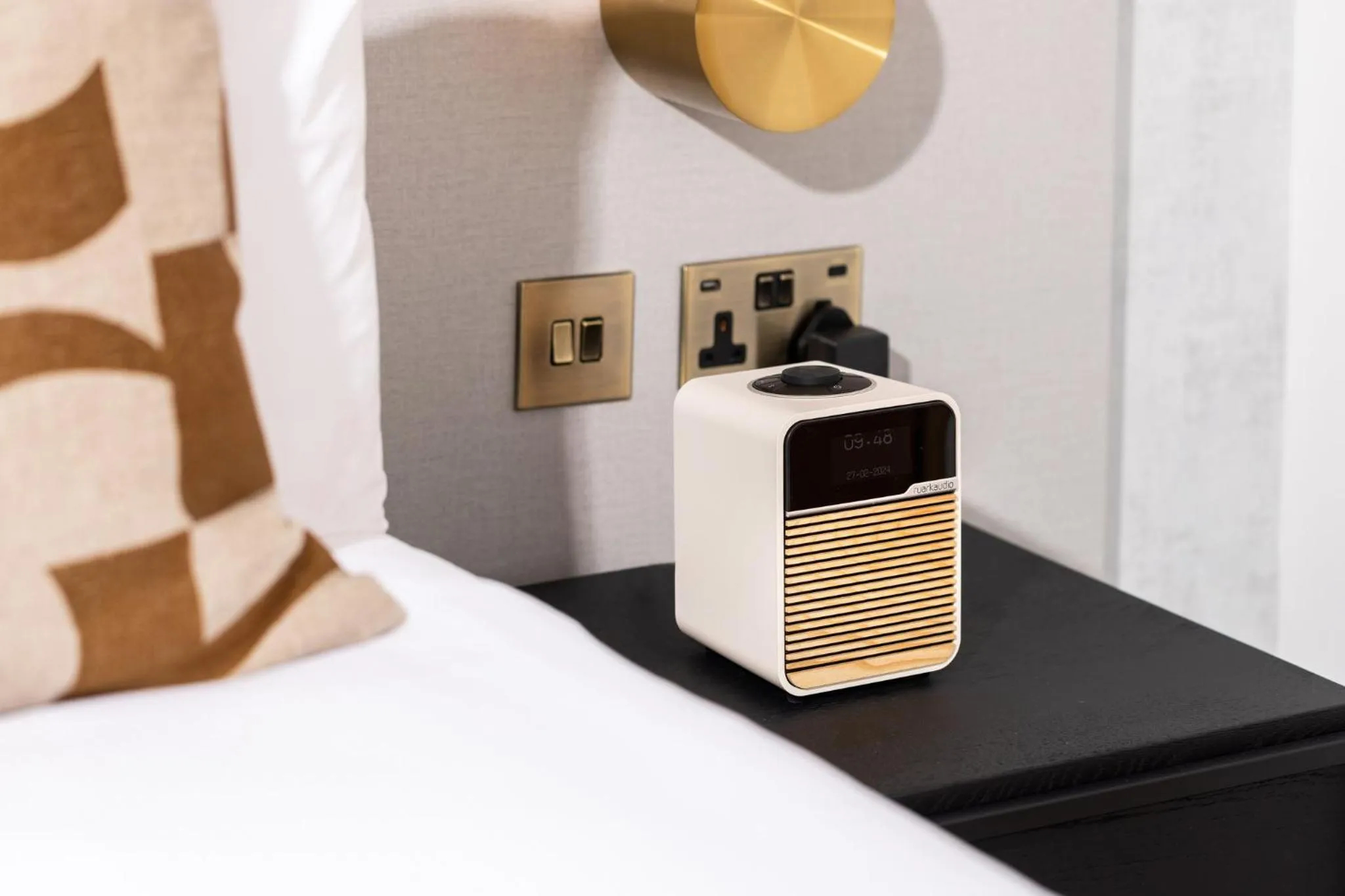 Photo of the whole room in voco St. David's Cardiff by IHG