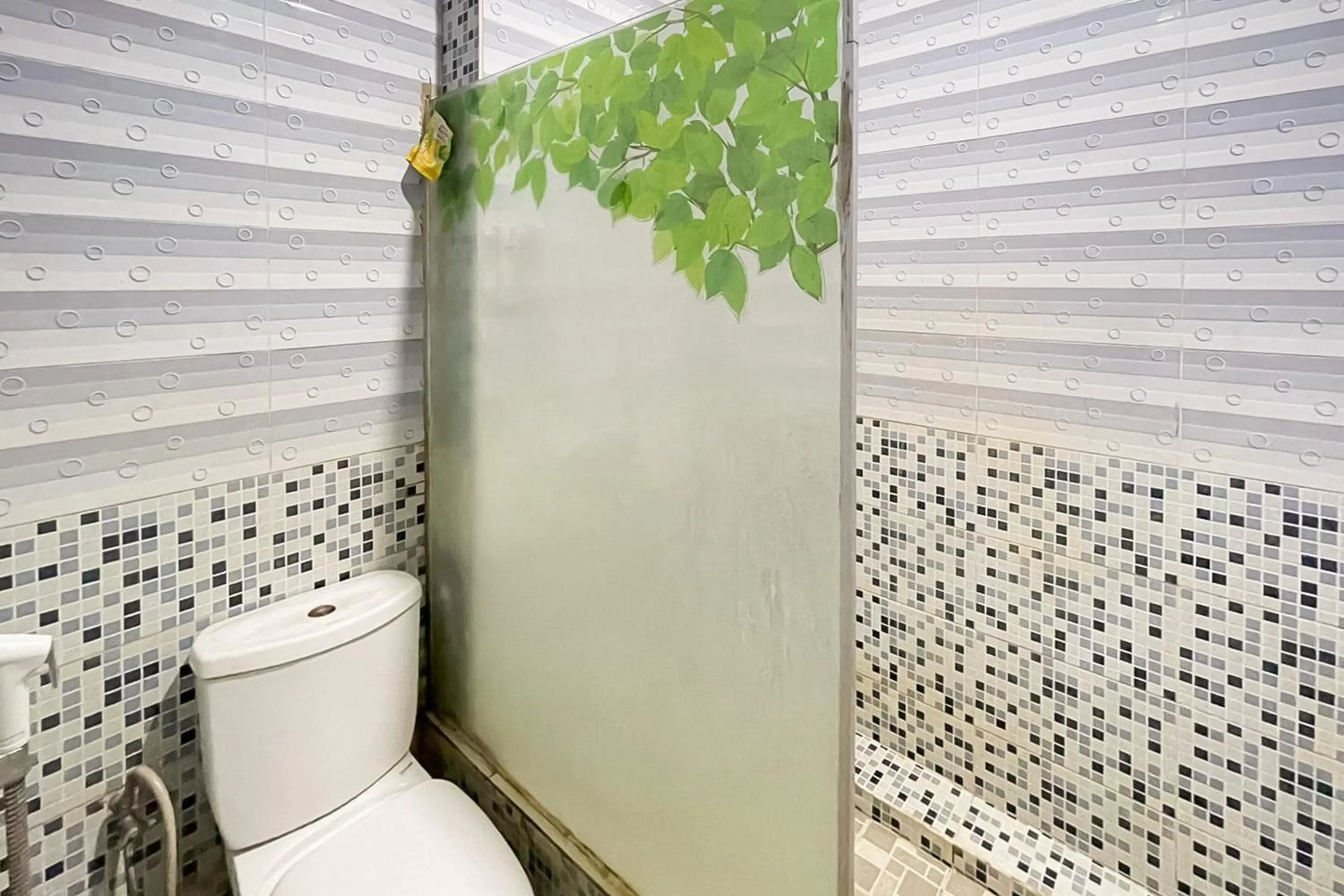 Bathroom in Urbanview Hotel Delima 101 Syariah