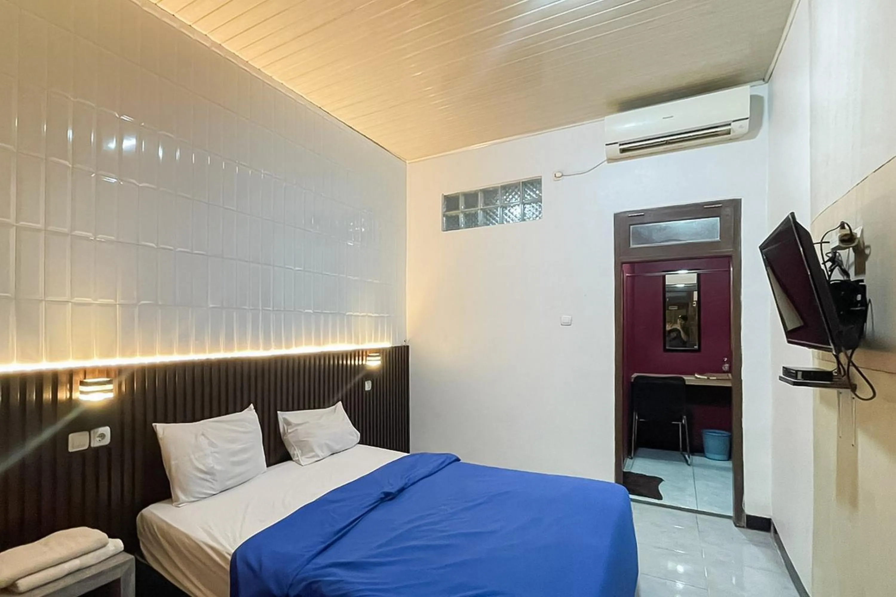 Bedroom, Bed in Urbanview Hotel Delima 101 Syariah