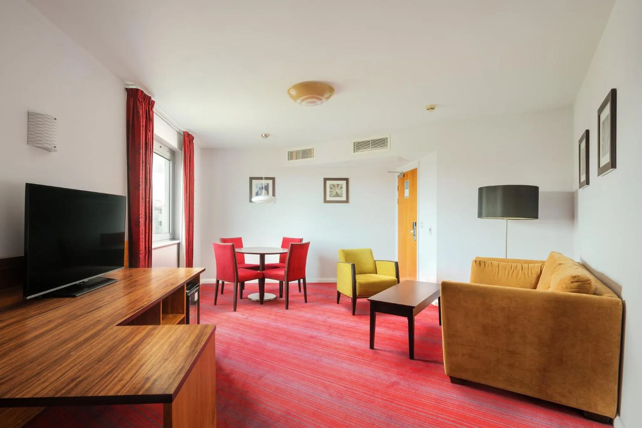 Photo of the whole room in Holiday Inn Norwich City by IHG
