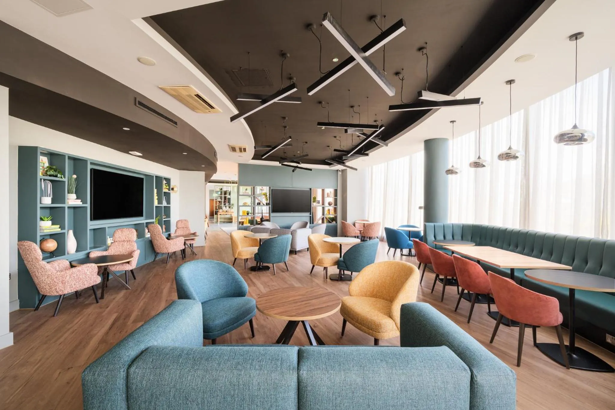 Lounge or bar in Holiday Inn Norwich City by IHG