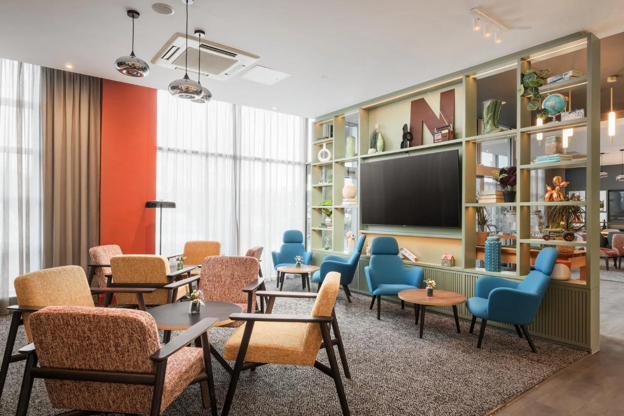 Lounge or bar in Holiday Inn Norwich City by IHG