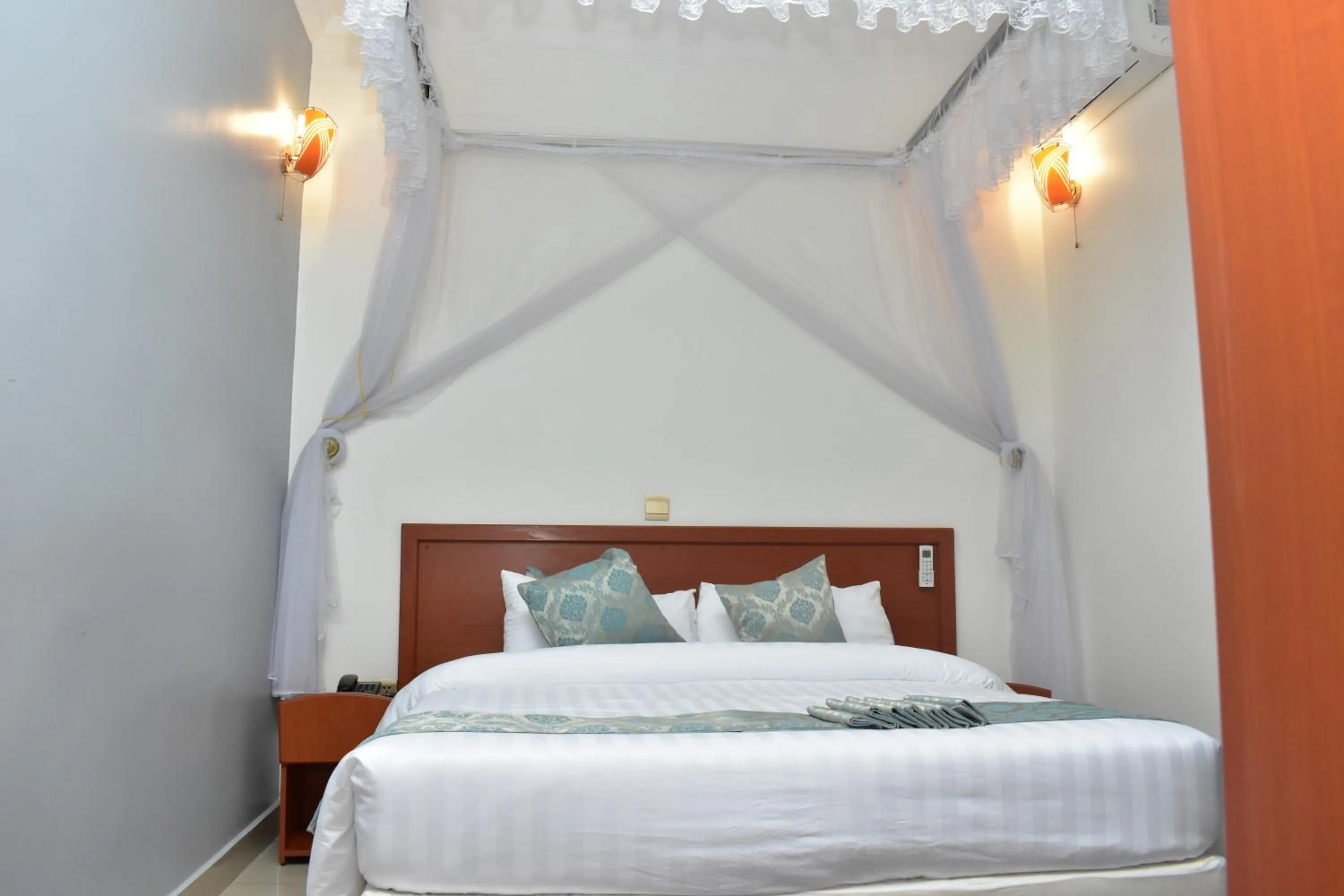 Bedroom, Bed in Lebanon Hotel