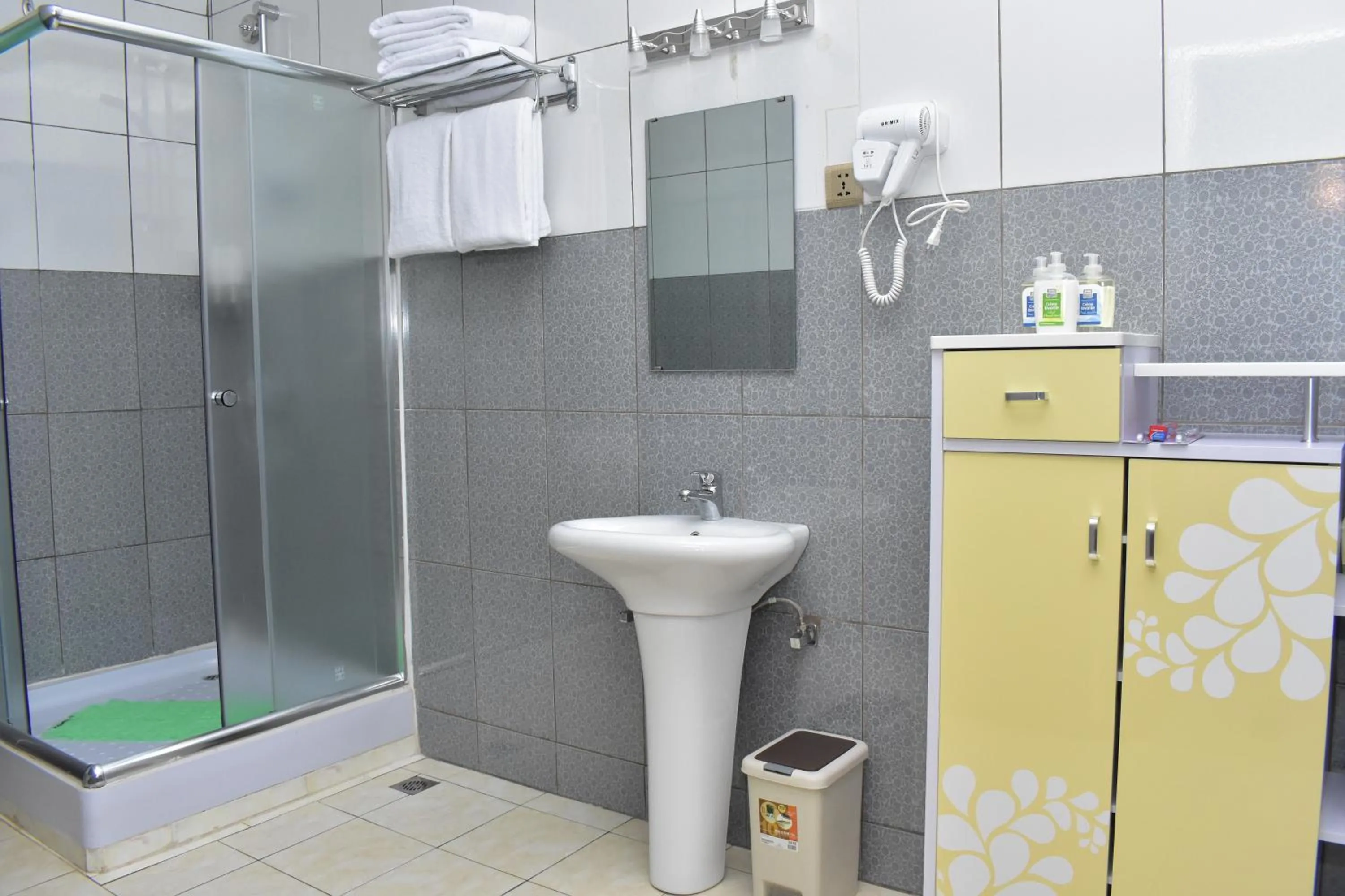 Bathroom in Lebanon Hotel