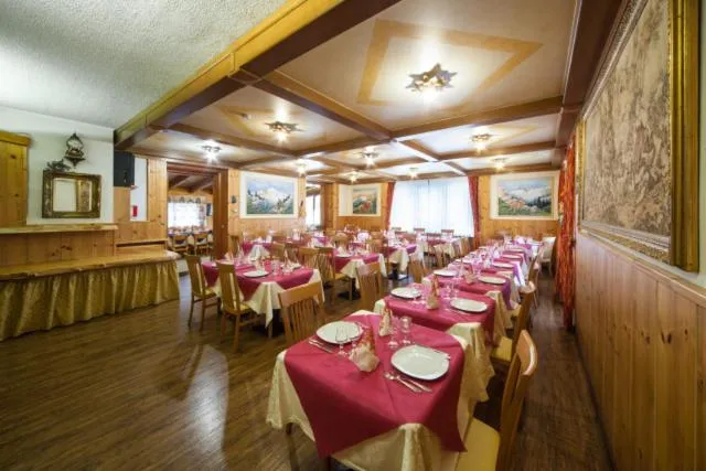 Restaurant/places to eat in Hotel Genzianella