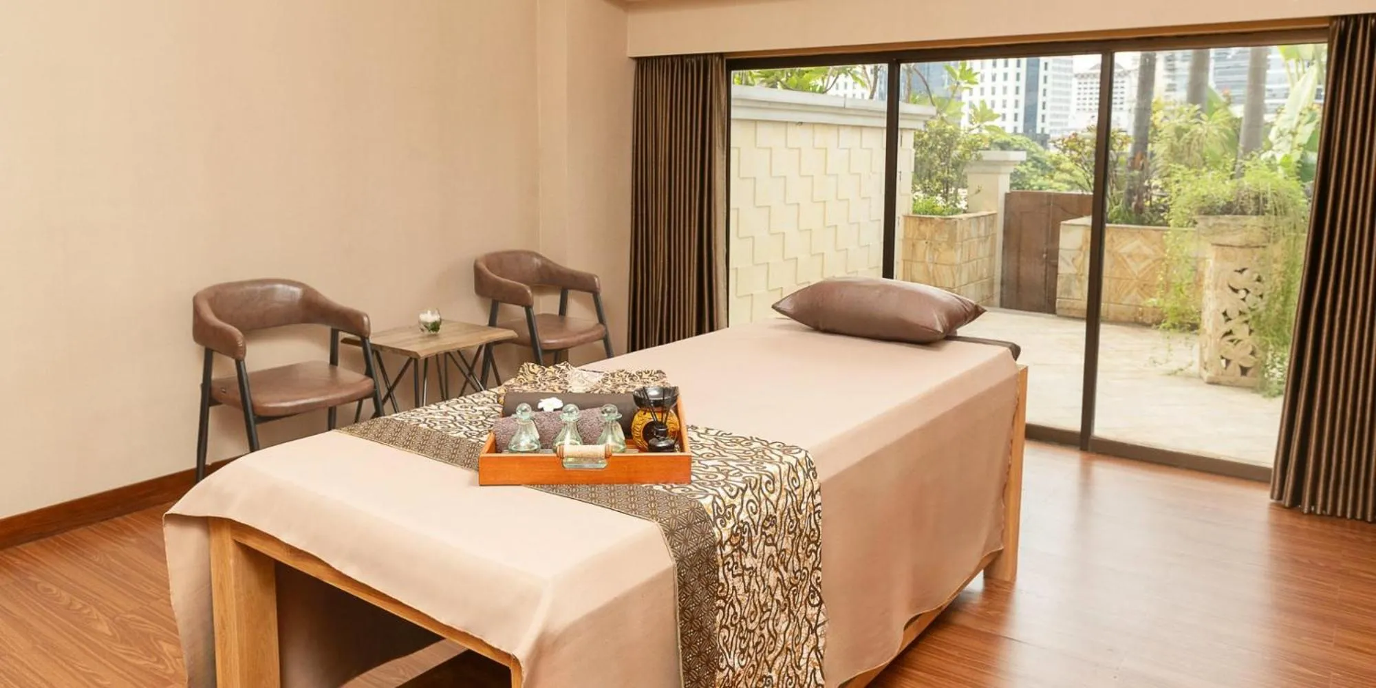 Bed in Aryaduta Menteng