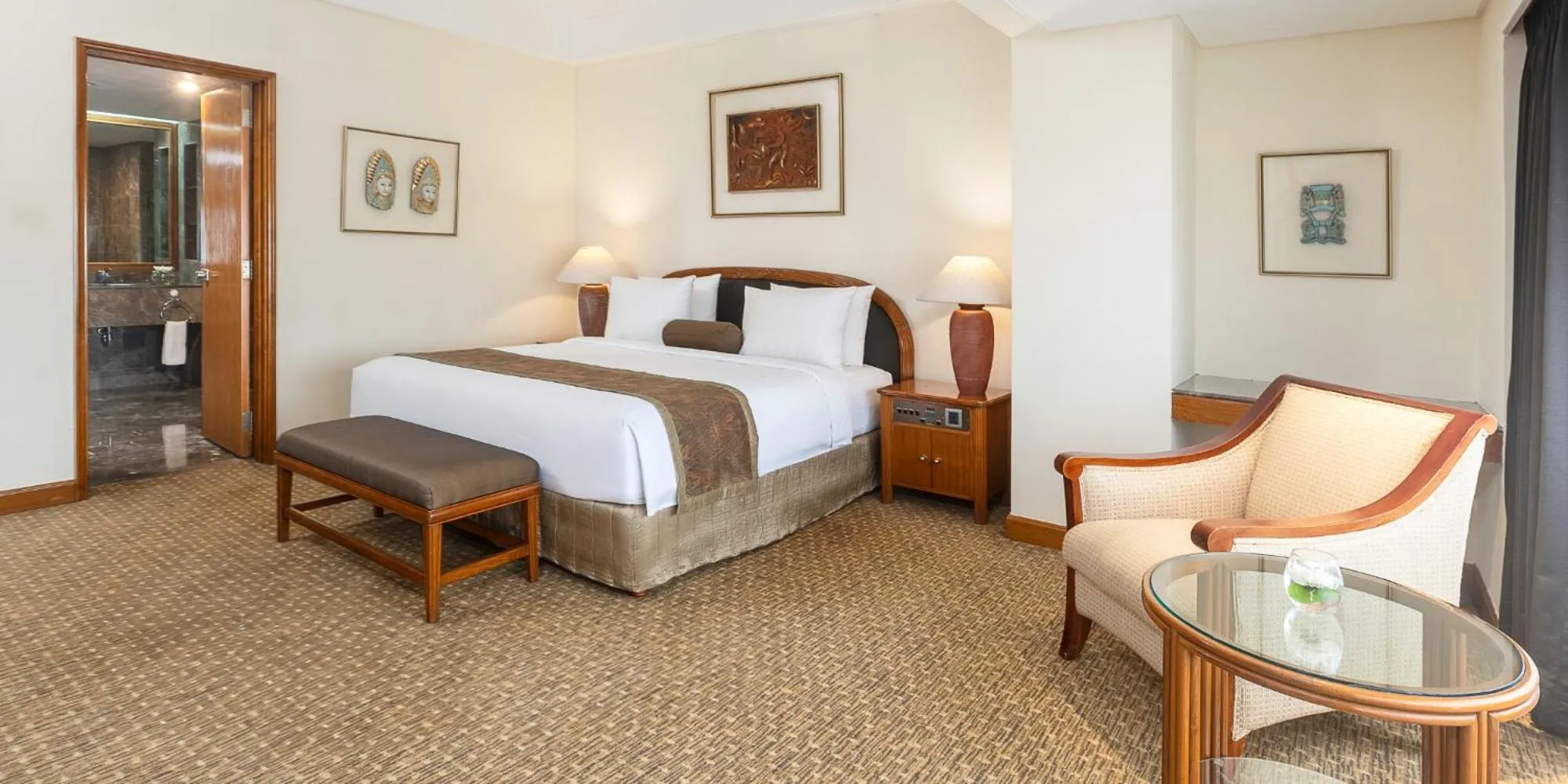 Bed in Aryaduta Menteng