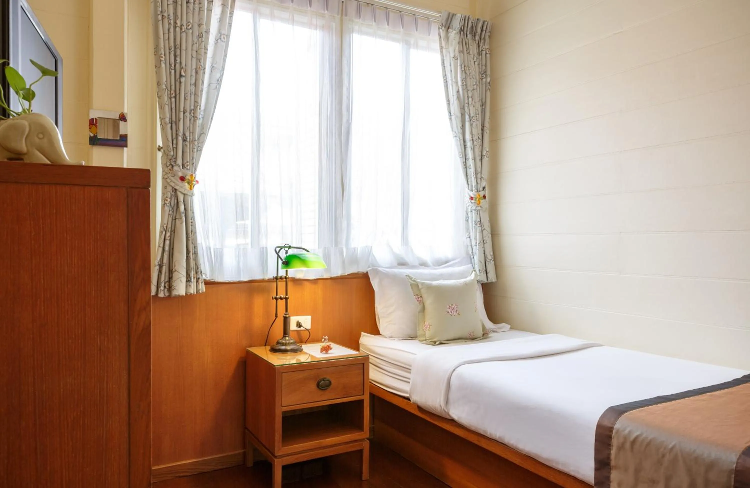 Bedroom, Bed in Baan Dinso