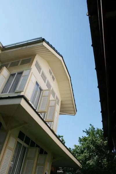 Property building in Baan Dinso