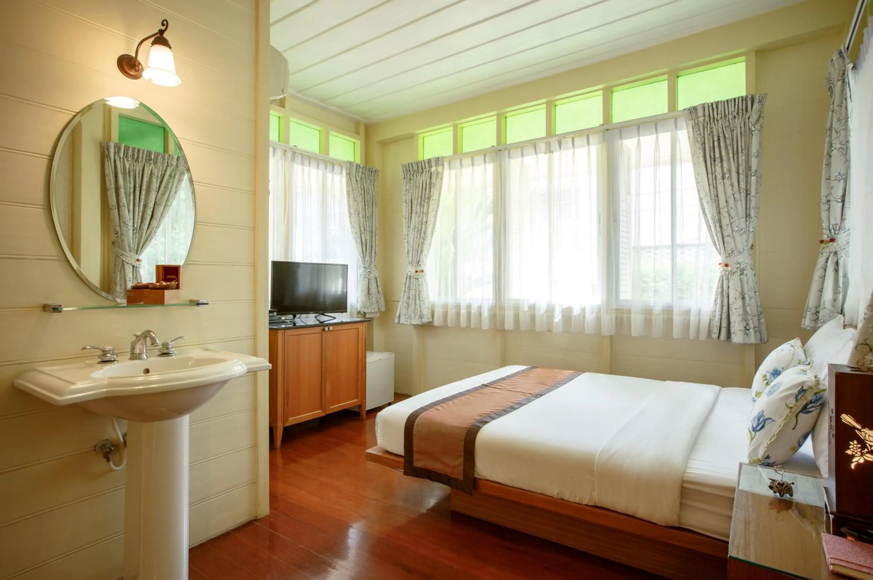 Bedroom, Bed in Baan Dinso