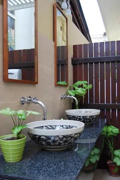 Public Bath in Baan Dinso