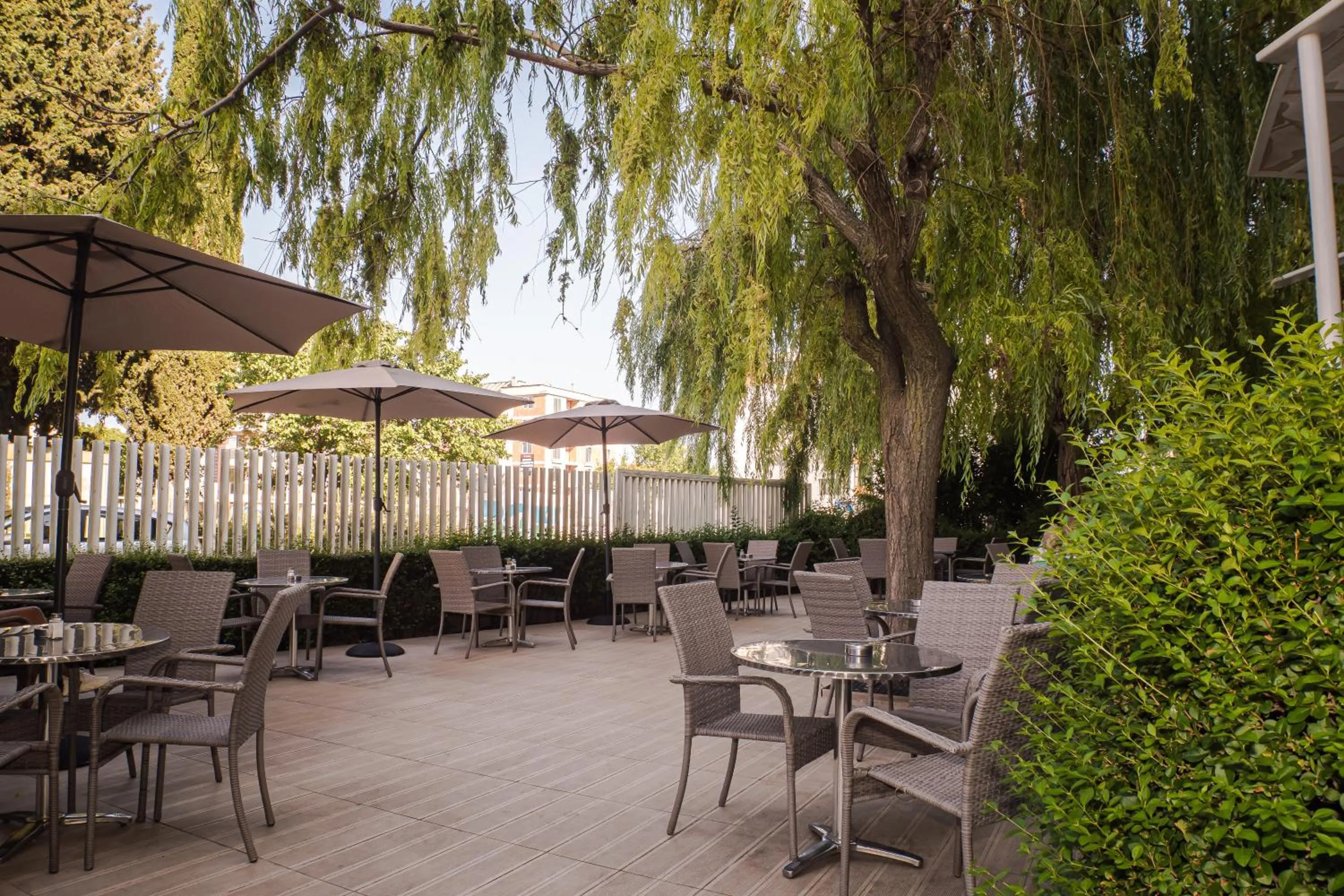 Restaurant/places to eat in Villa Aurora