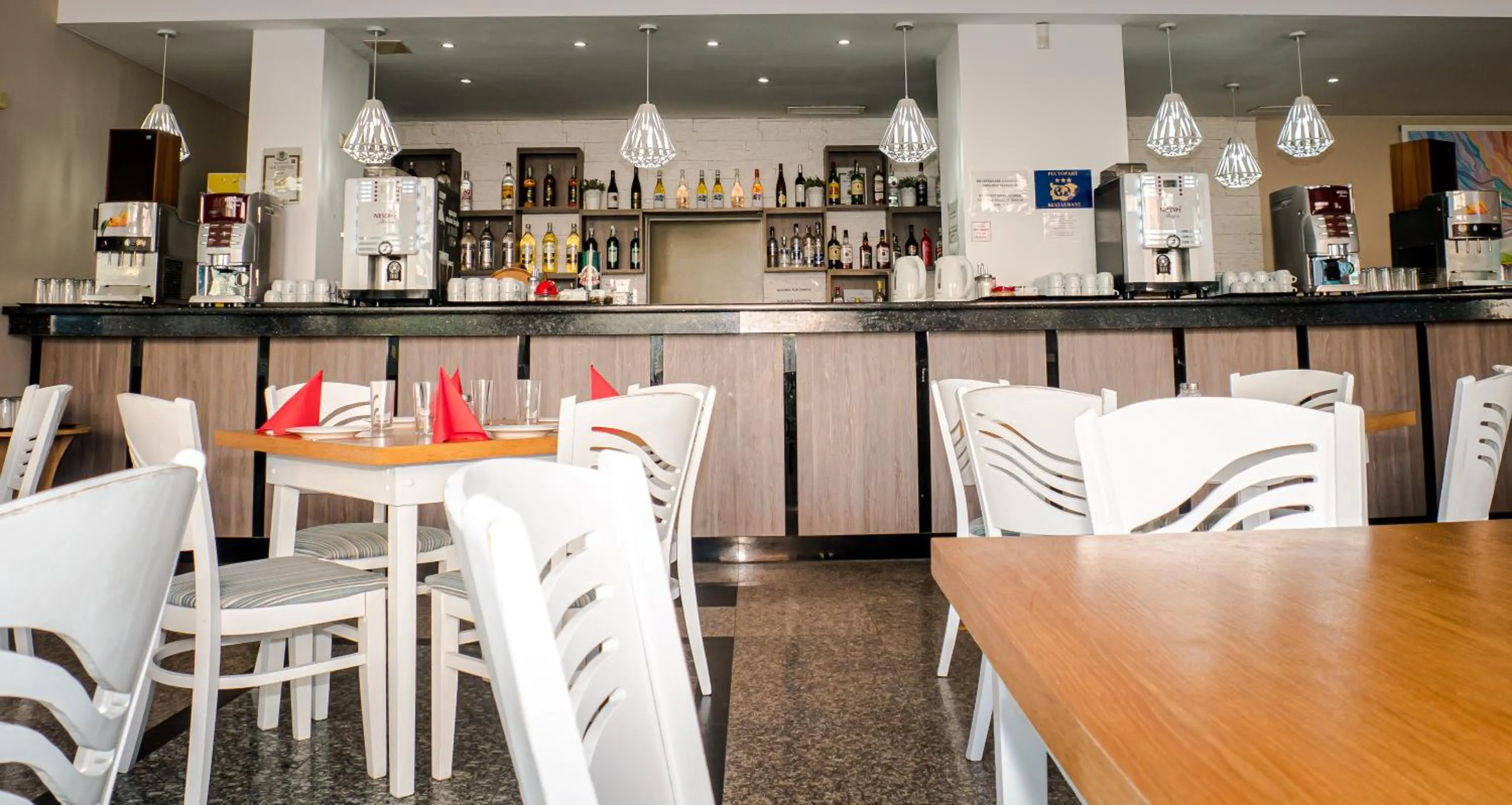 Restaurant/places to eat in Villa Aurora