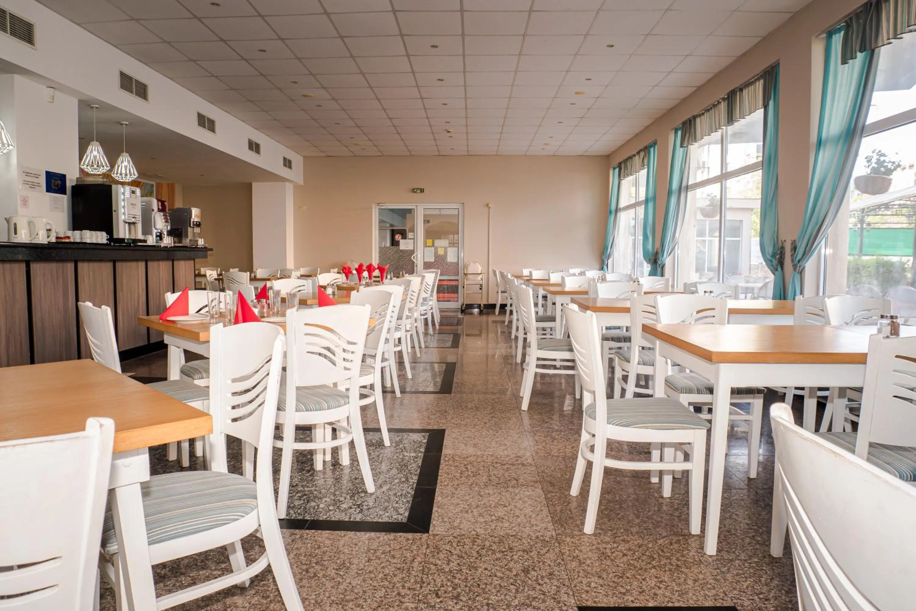 Restaurant/places to eat in Villa Aurora