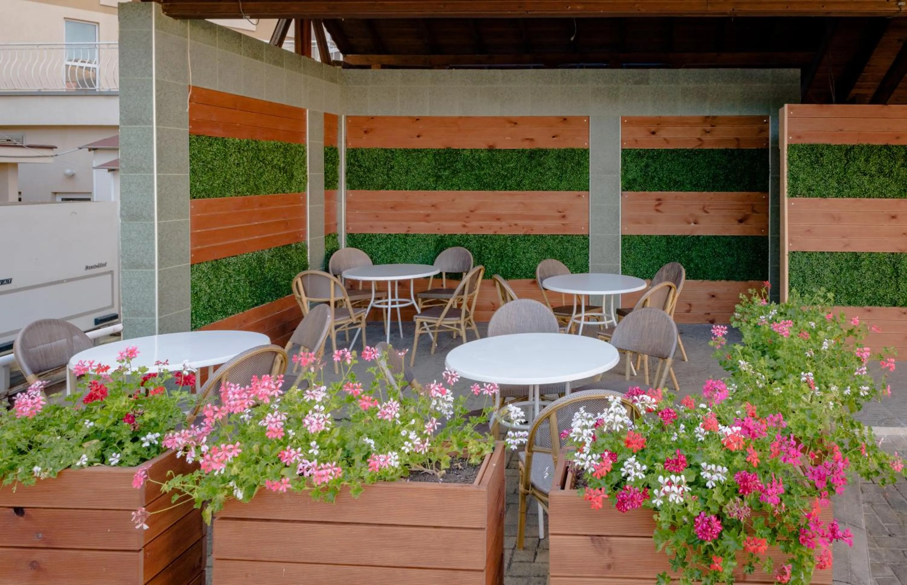 Restaurant/places to eat in Villa Aurora