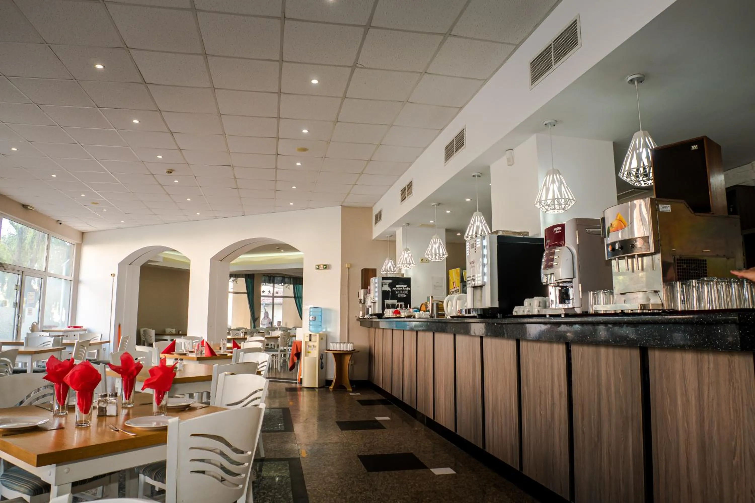 Restaurant/places to eat in Villa Aurora