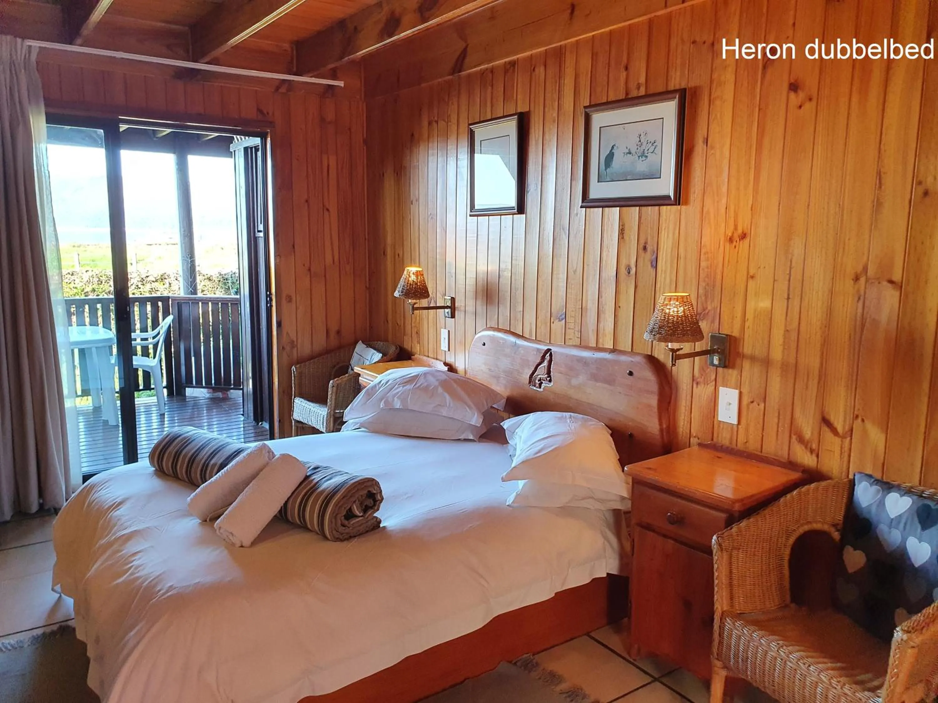 Bed in Lakeside Accommodation