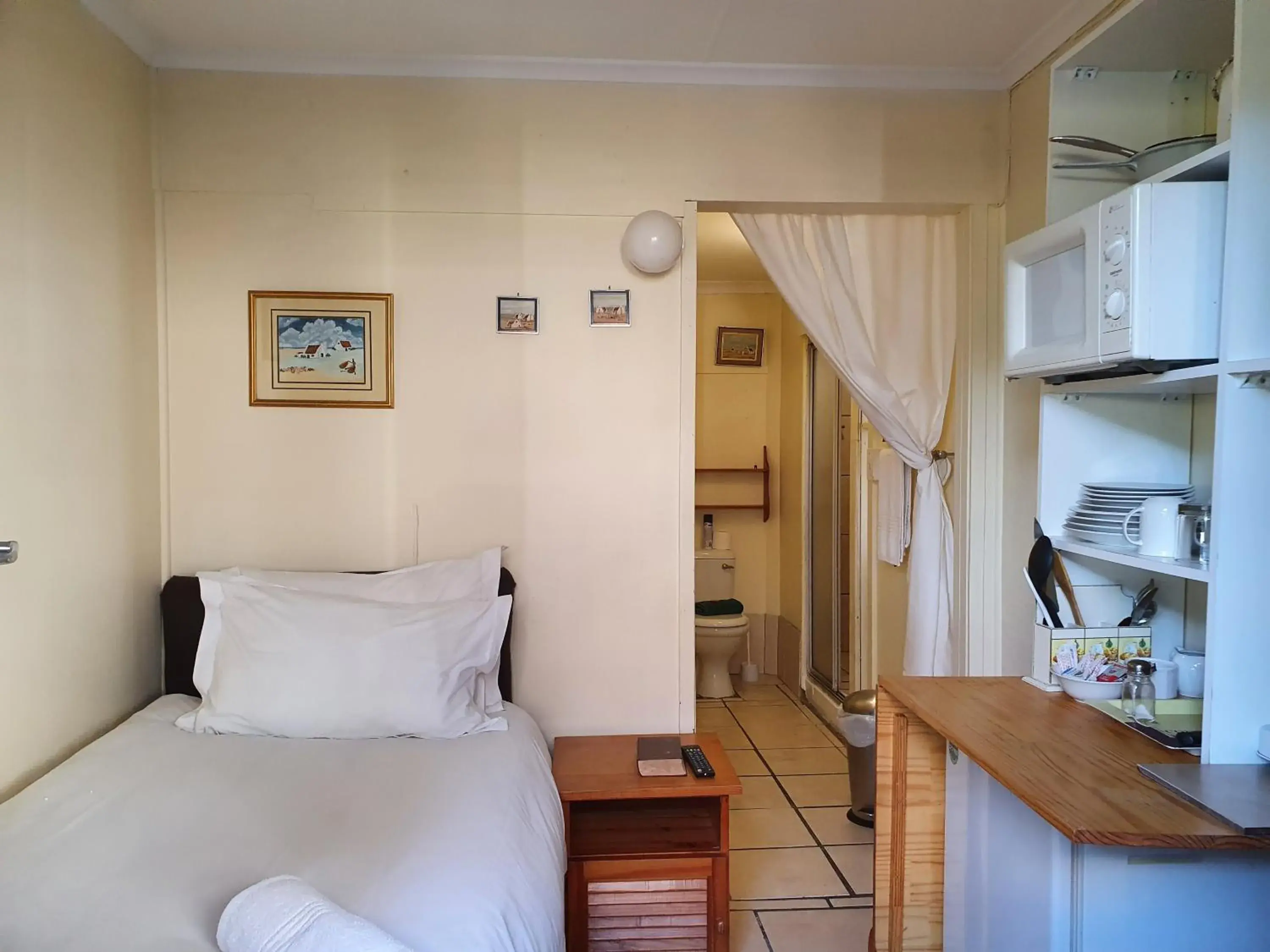 Single Room in Lakeside Accommodation Single Room in Lakeside Accommodation