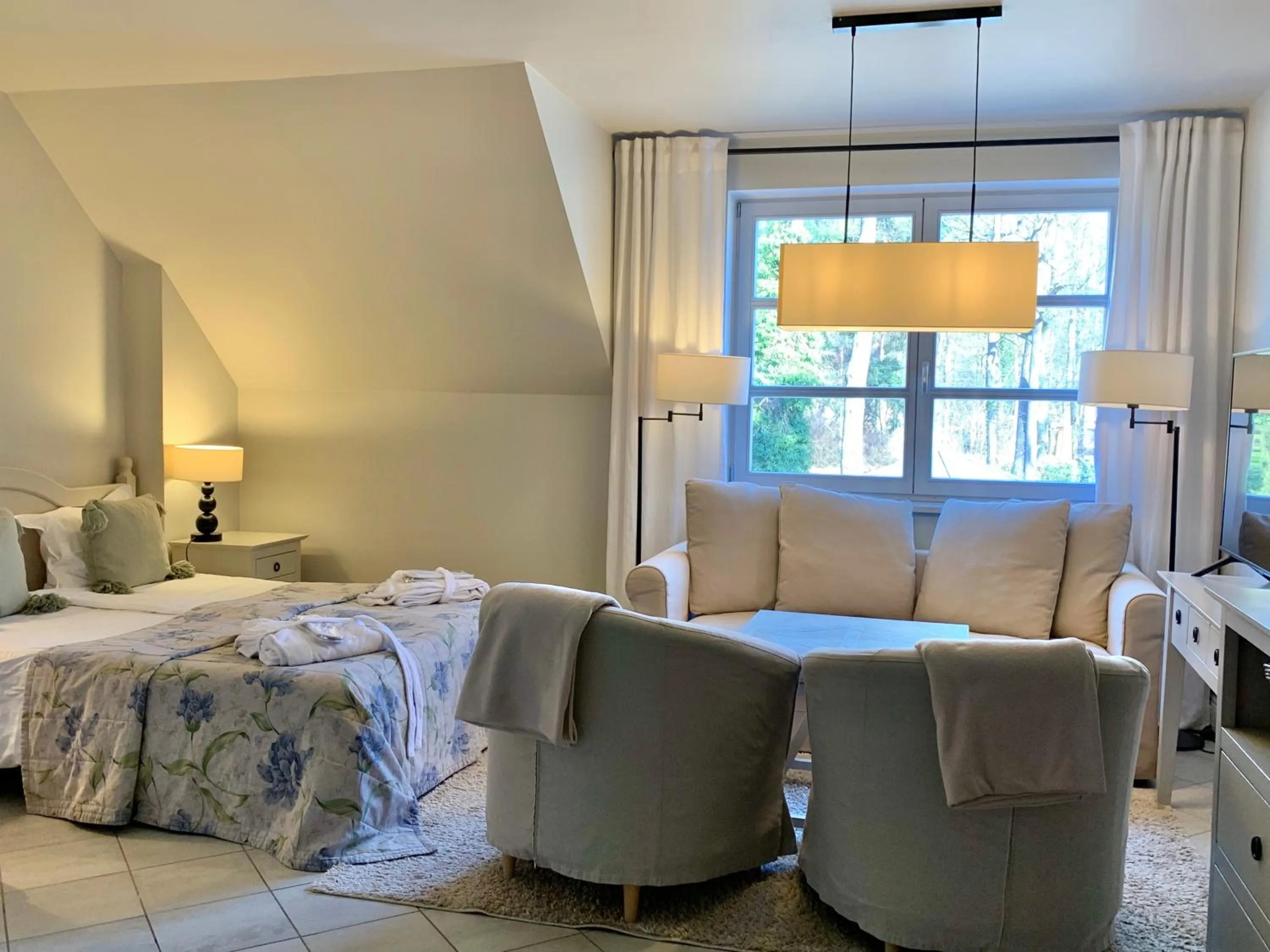 Photo of the whole room, Bed in Villa Park Wisełka Spa & Wellness