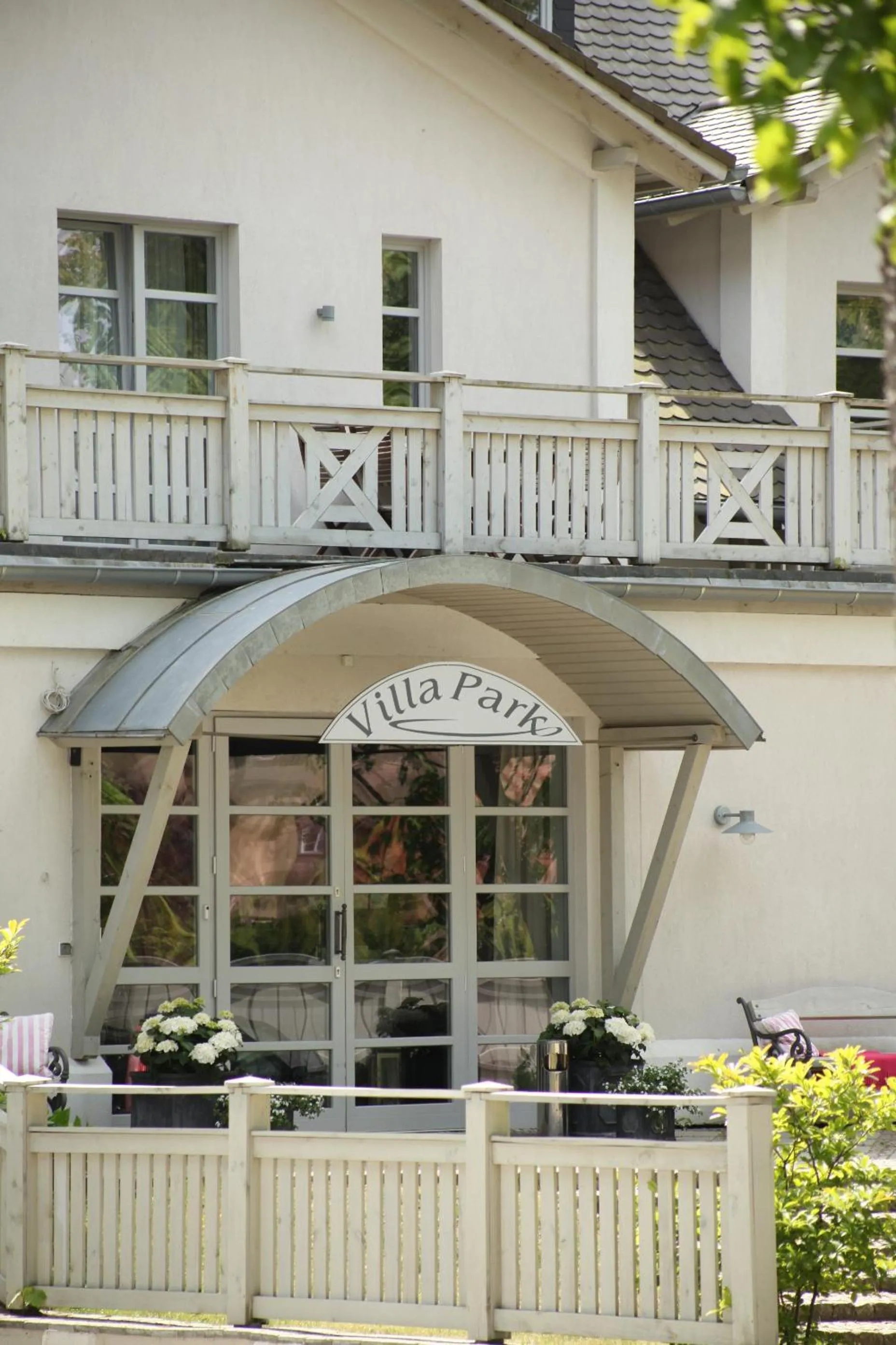 Facade/entrance in Villa Park Wisełka Spa & Wellness