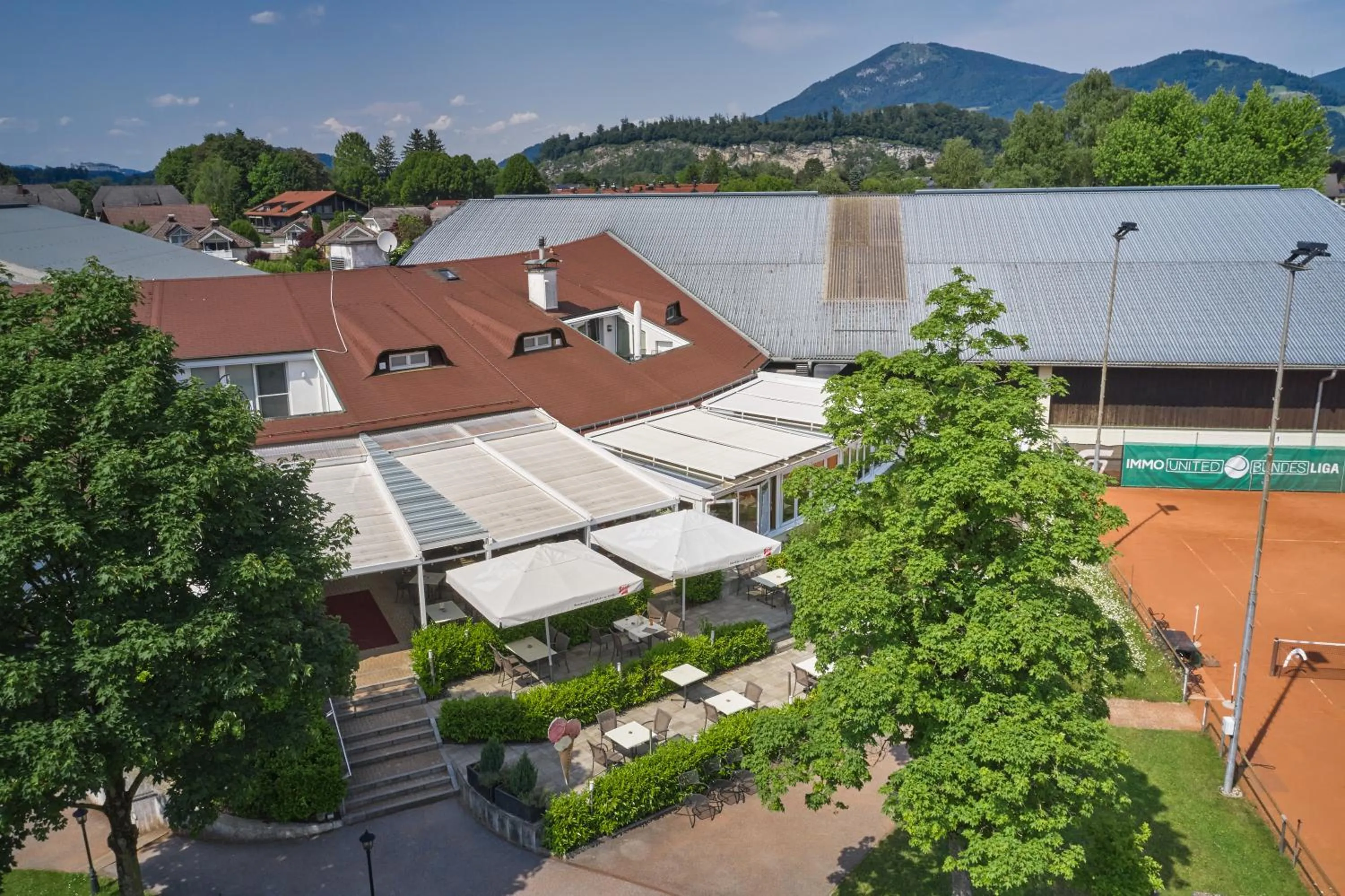 Property building in Hotel Momentum