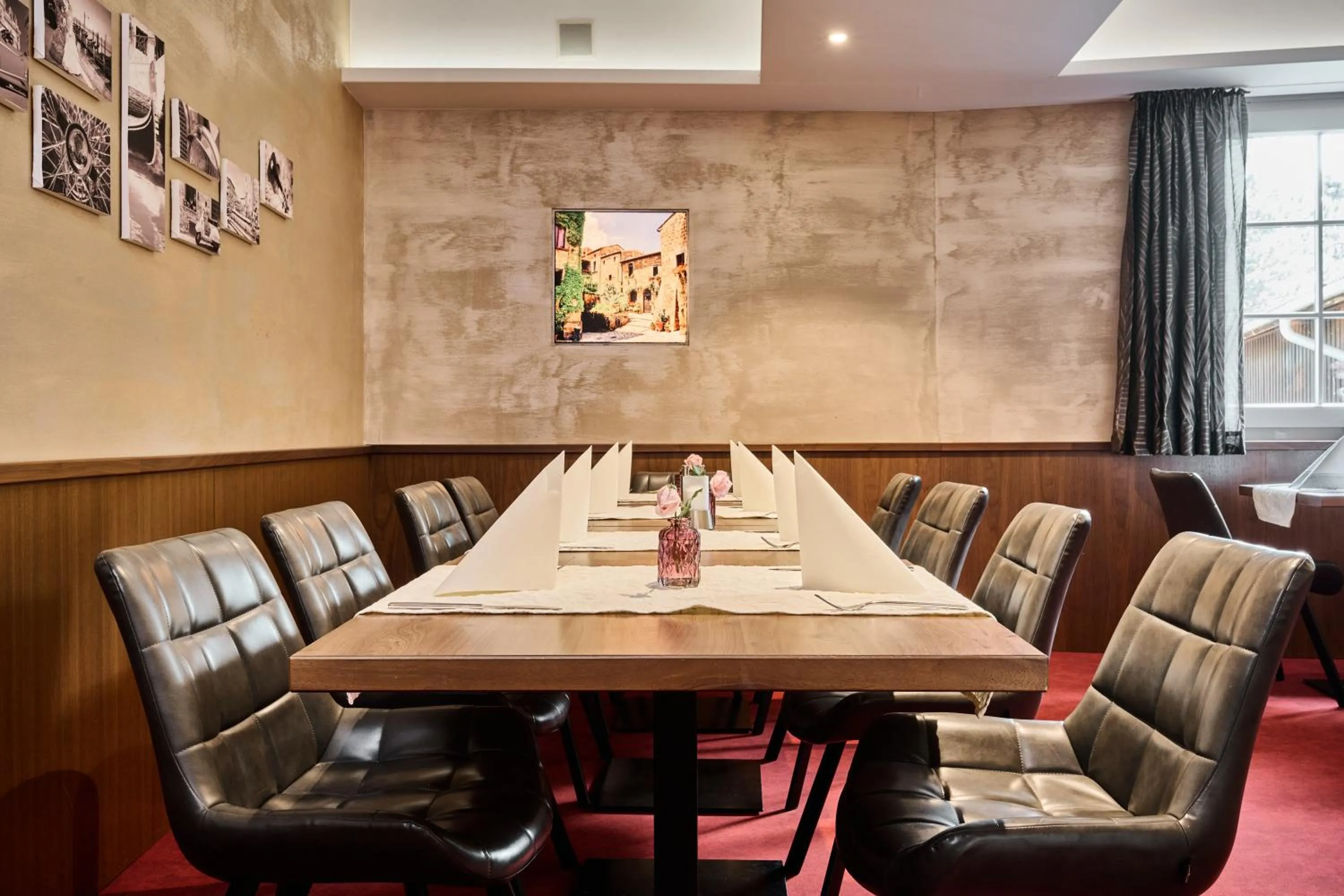 Restaurant/places to eat in Hotel Momentum