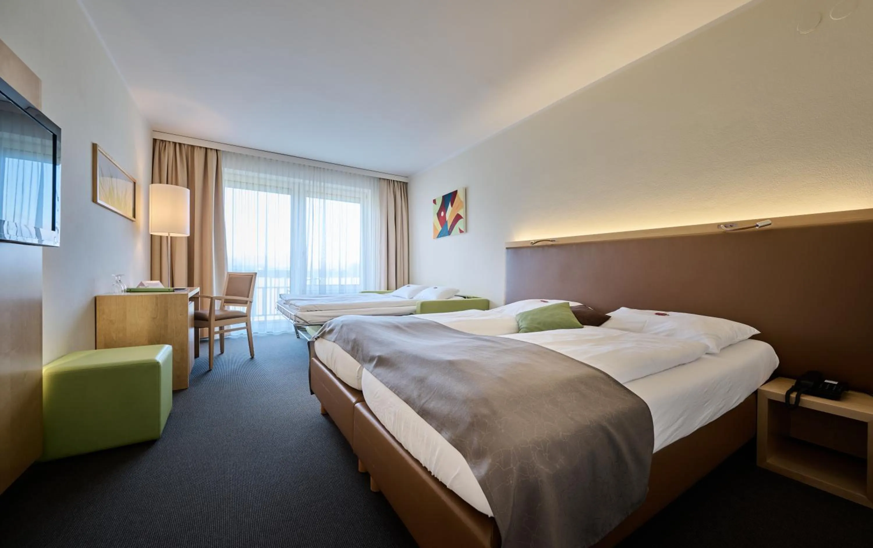 Photo of the whole room, Bed in Hotel Momentum