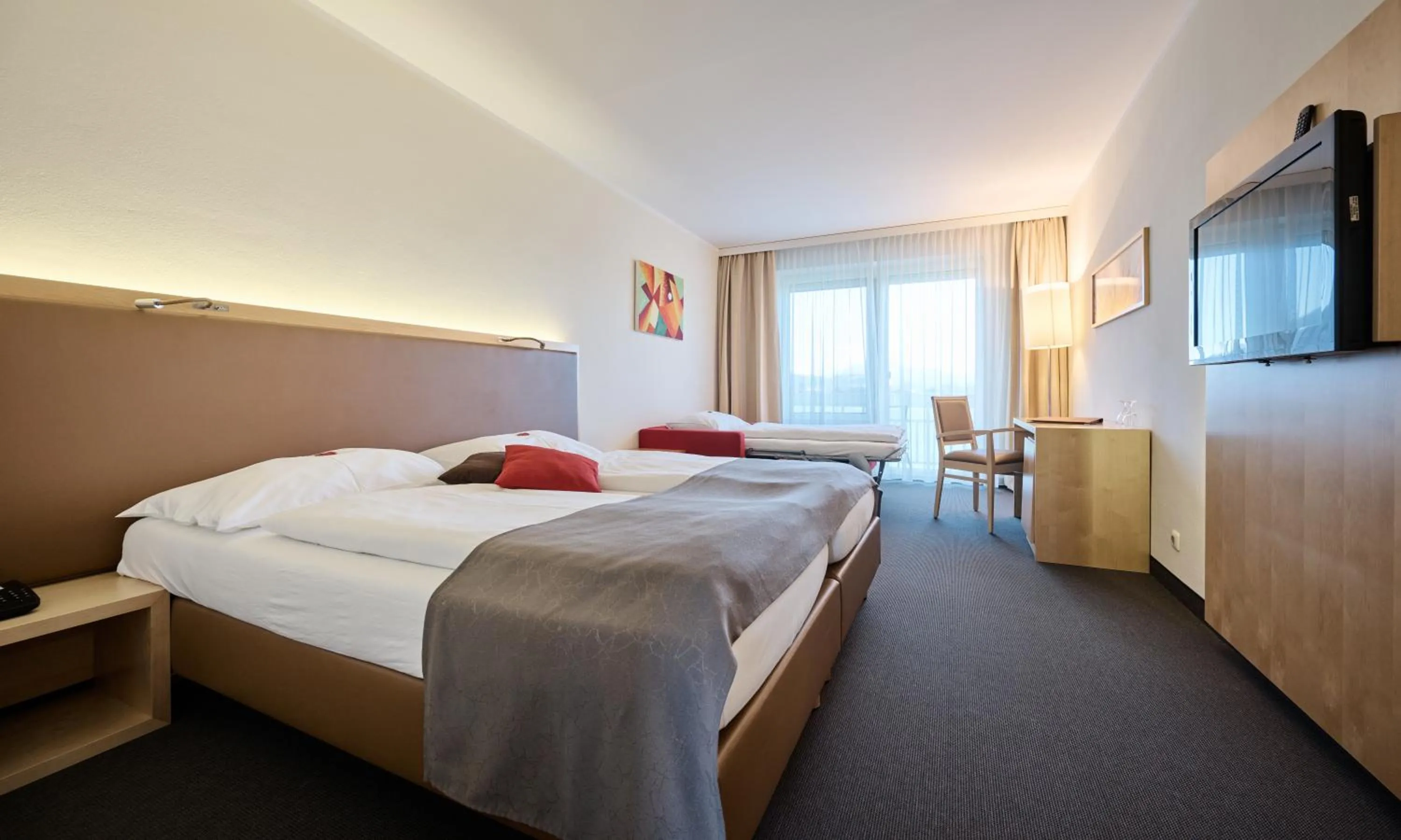 Photo of the whole room, Bed in Hotel Momentum