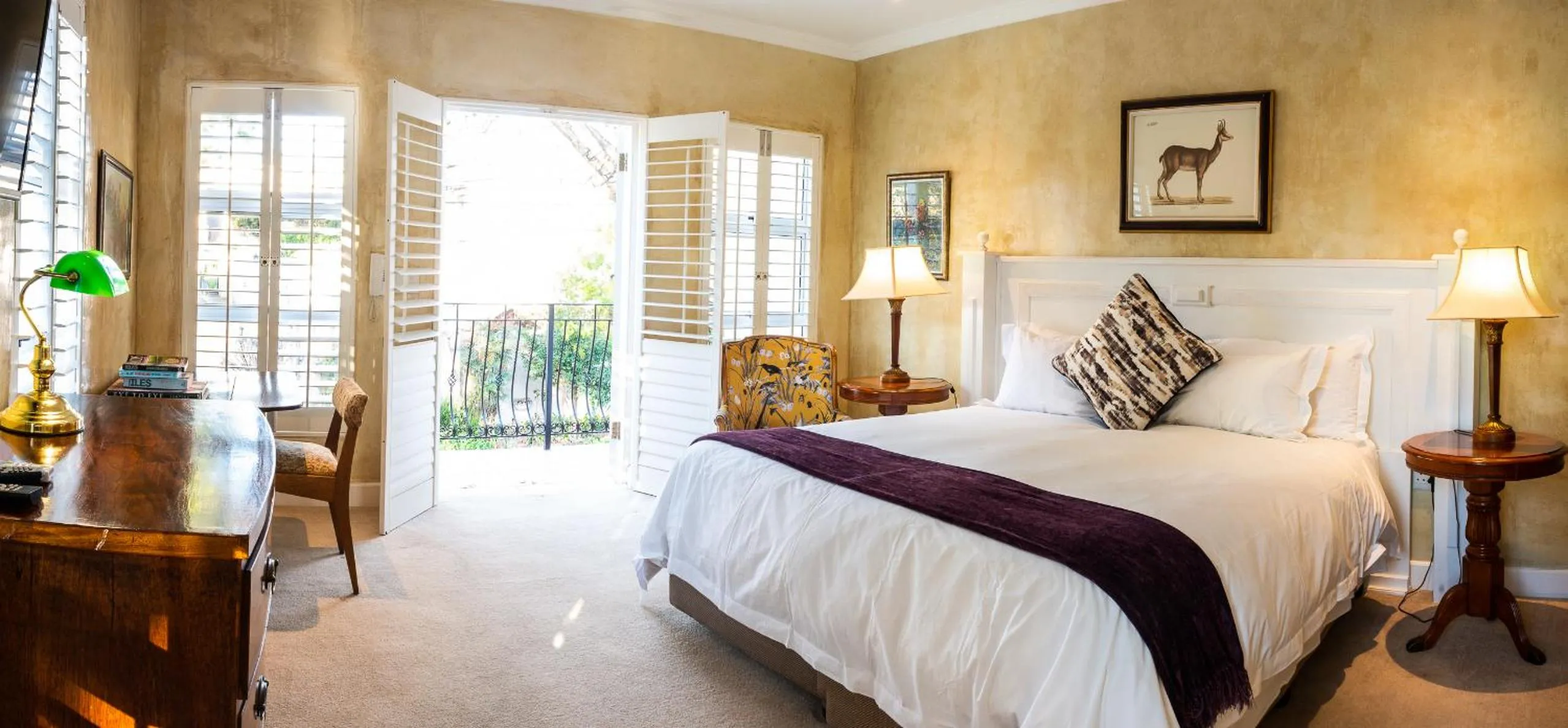 Photo of the whole room, Bed in Leighwood Lodge