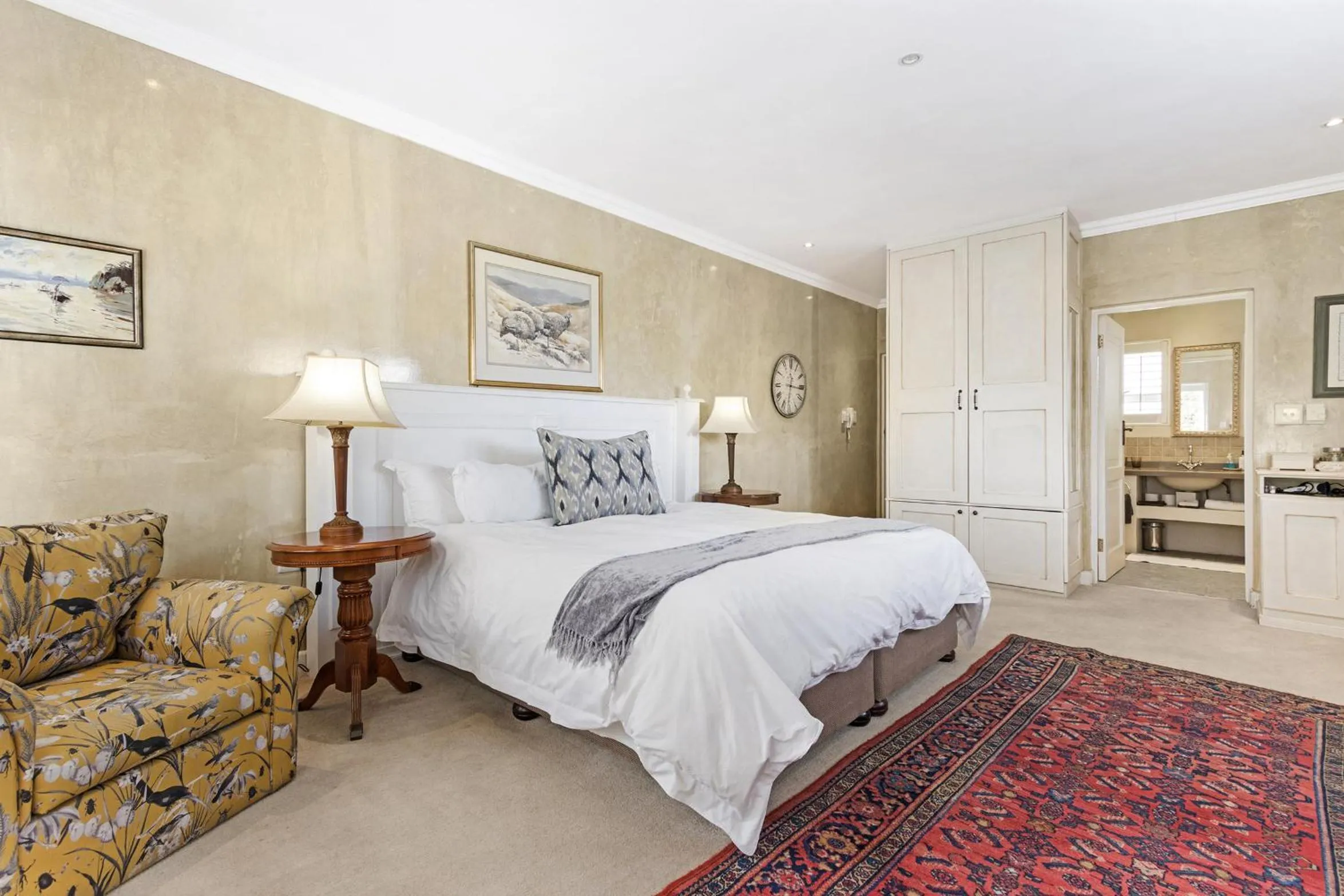 Photo of the whole room, Bed in Leighwood Lodge