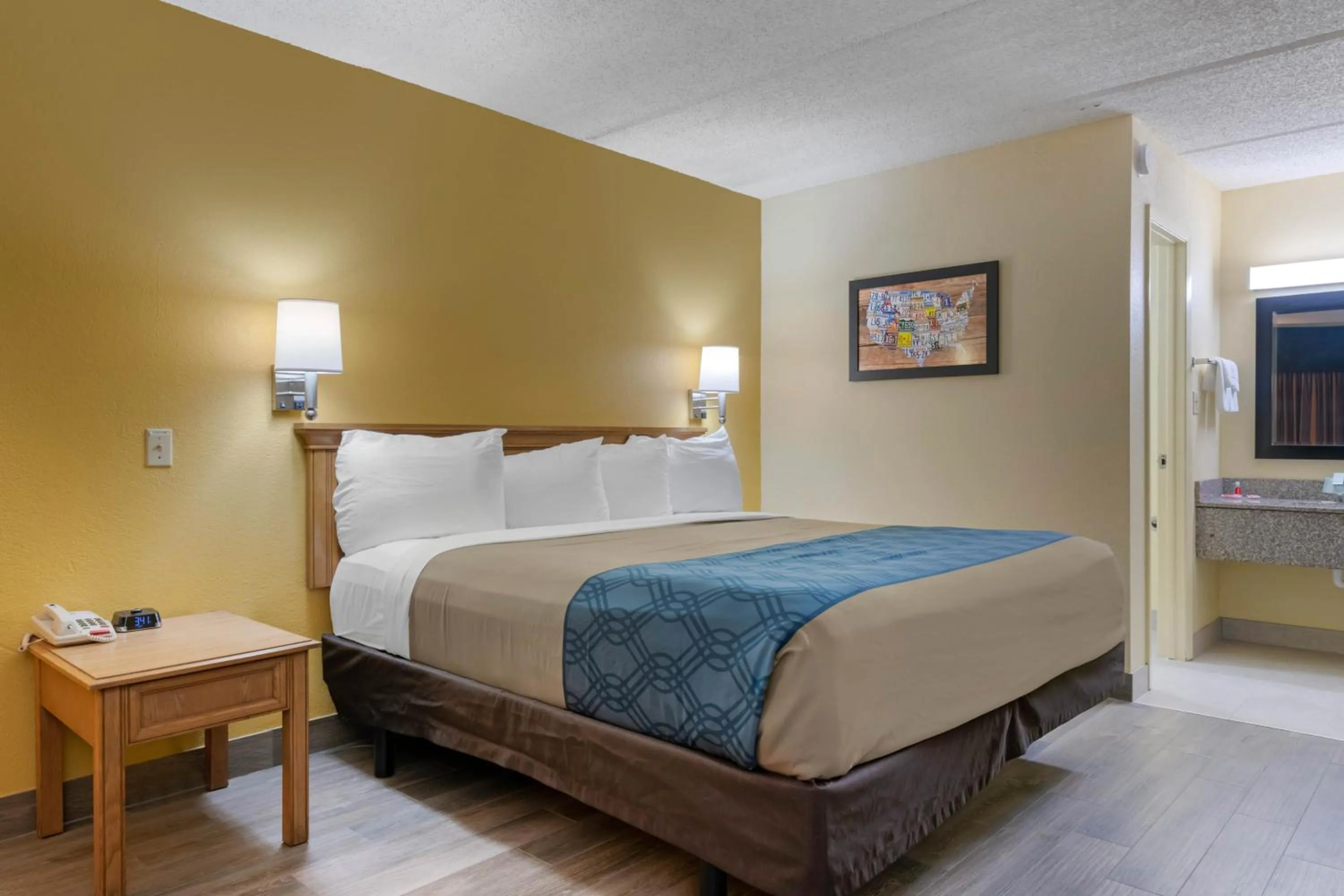 Property building, Bed in Econo Lodge Jacksonville