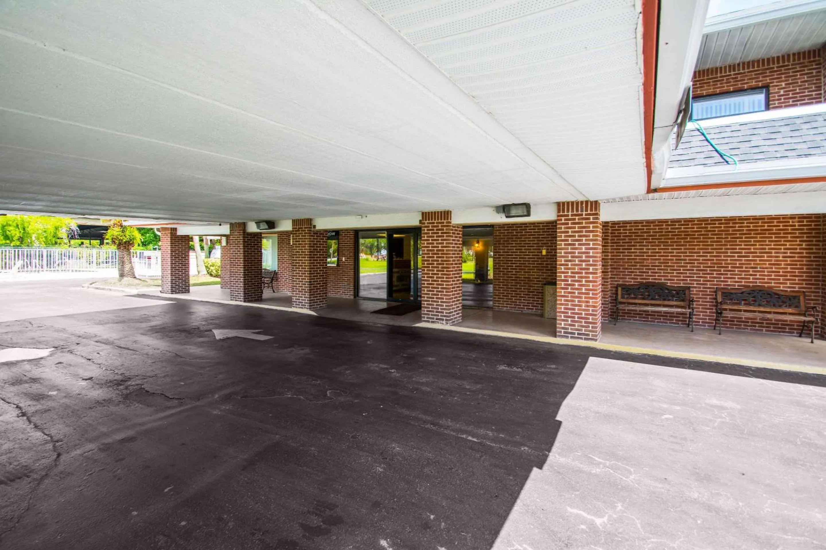 Property building in Econo Lodge Jacksonville