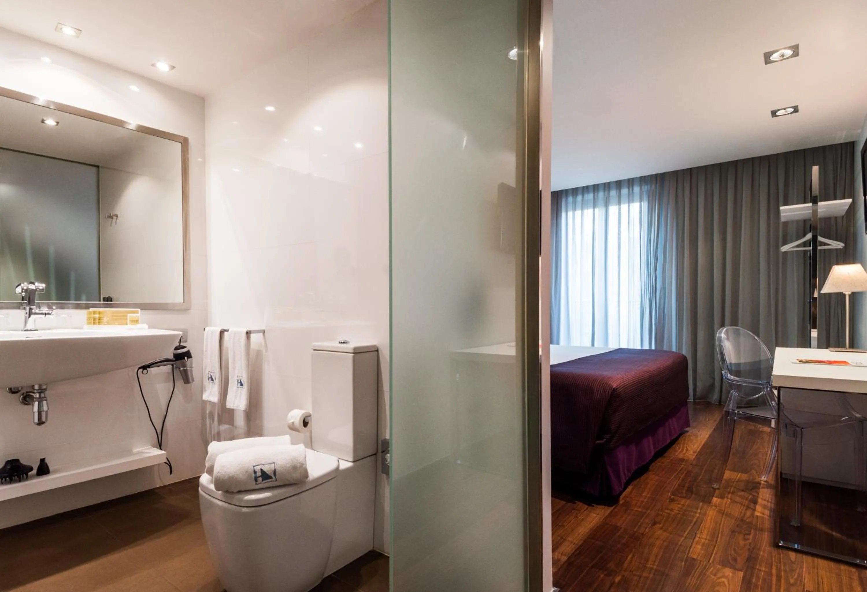 Toilet, Bed in Ikonik Ramblas