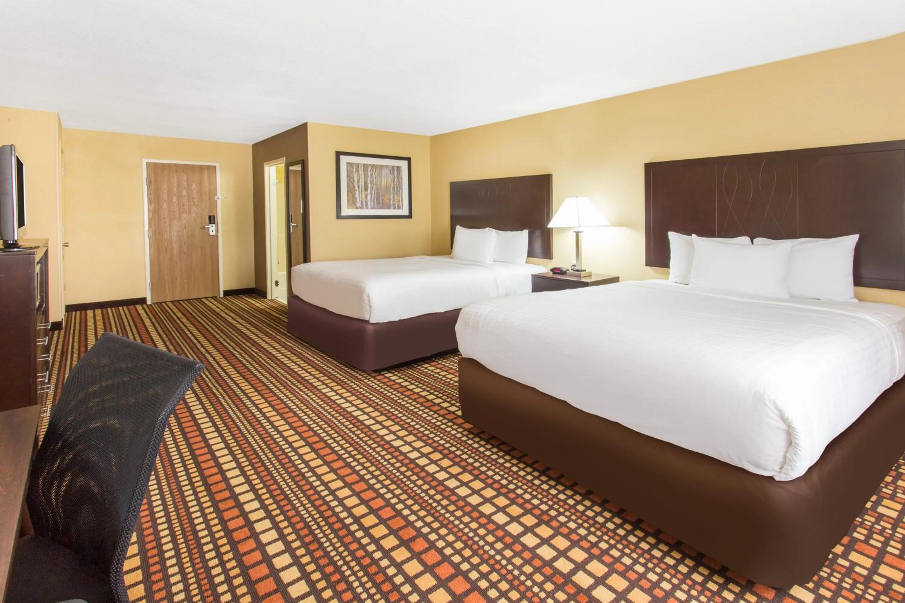 Bedroom, Bed in Days Inn & Suites by Wyndham Davenport East