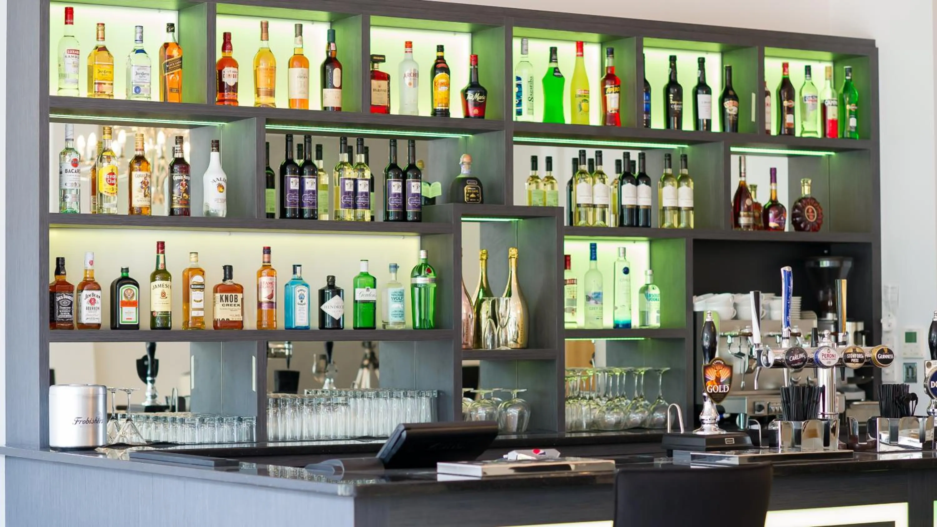 Restaurant/places to eat in The Park Hotel