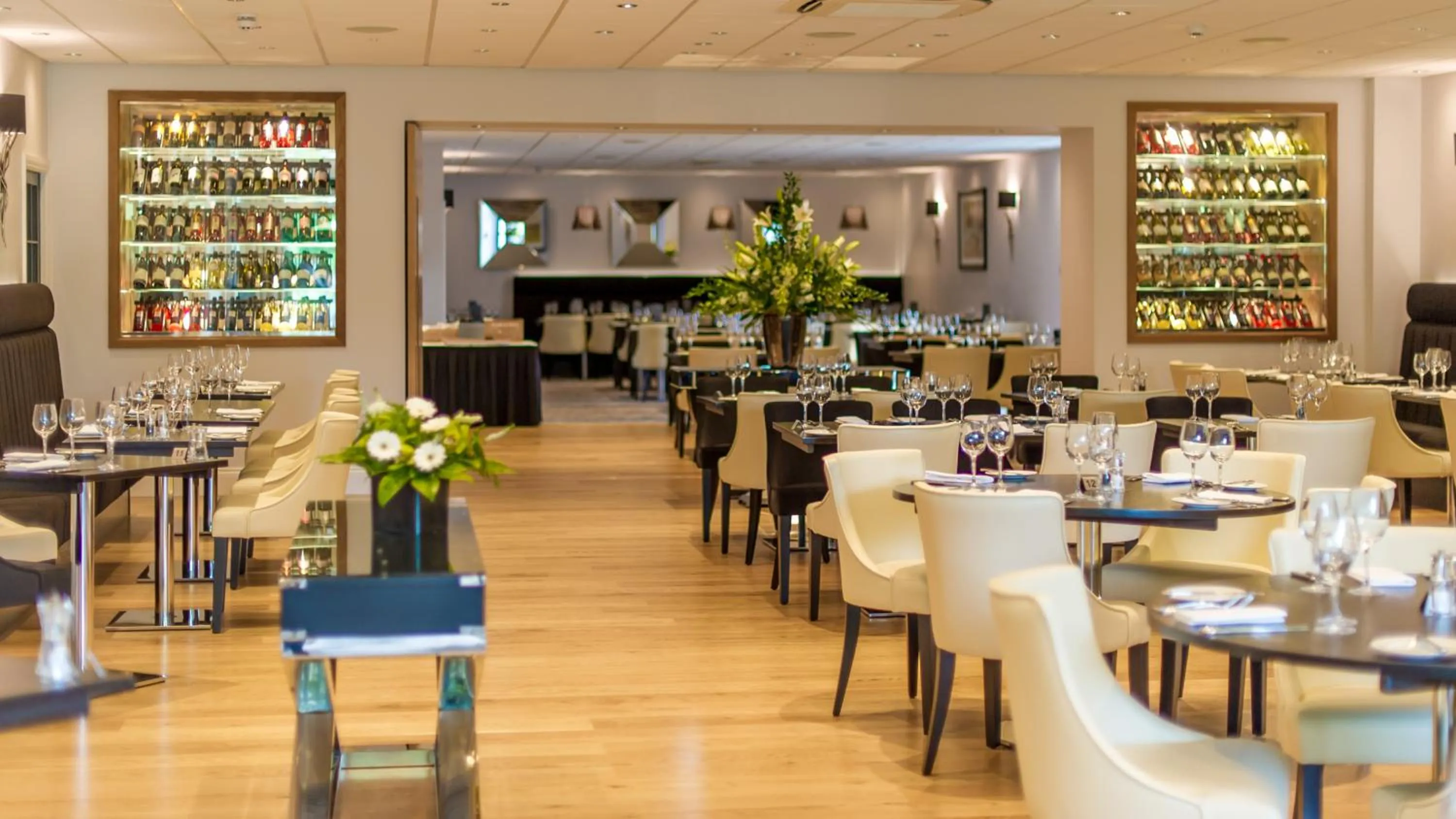 Restaurant/places to eat in The Park Hotel