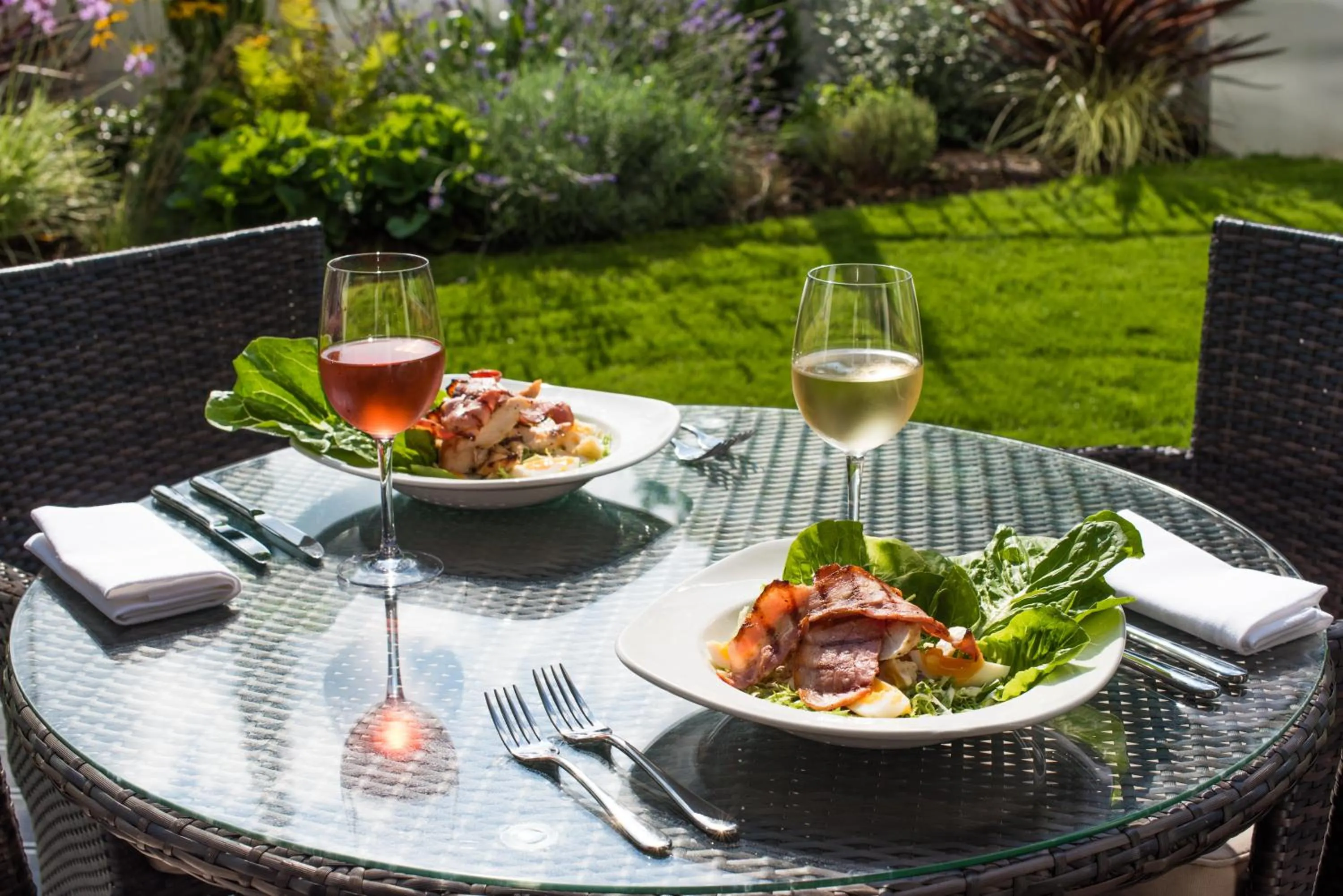 Restaurant/places to eat in The Park Hotel