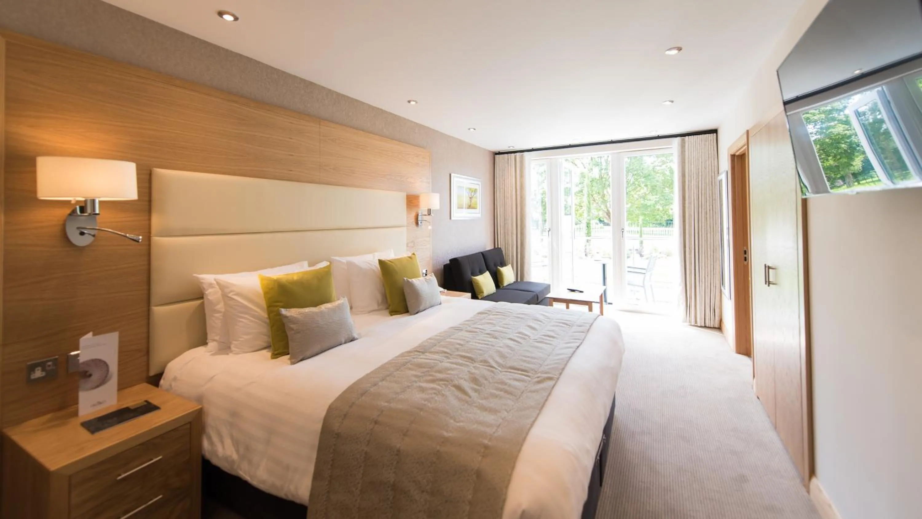 Garden, Bed in The Park Hotel