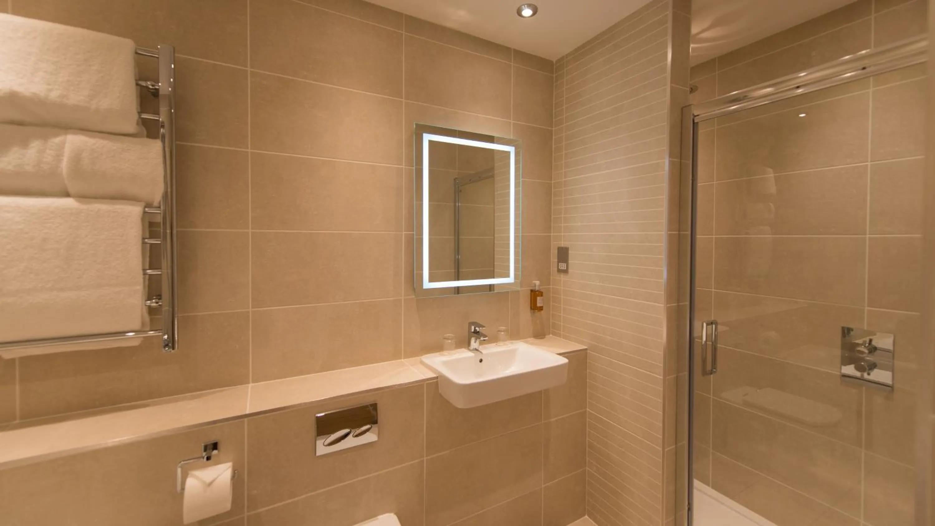 Shower in The Park Hotel