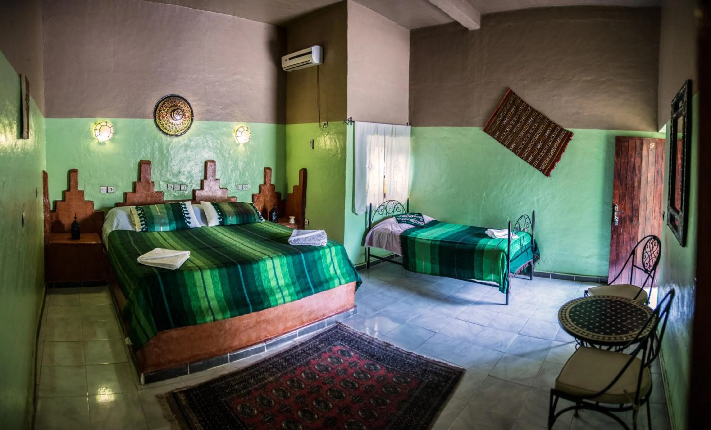 Bed in Haven La Chance Desert Hotel